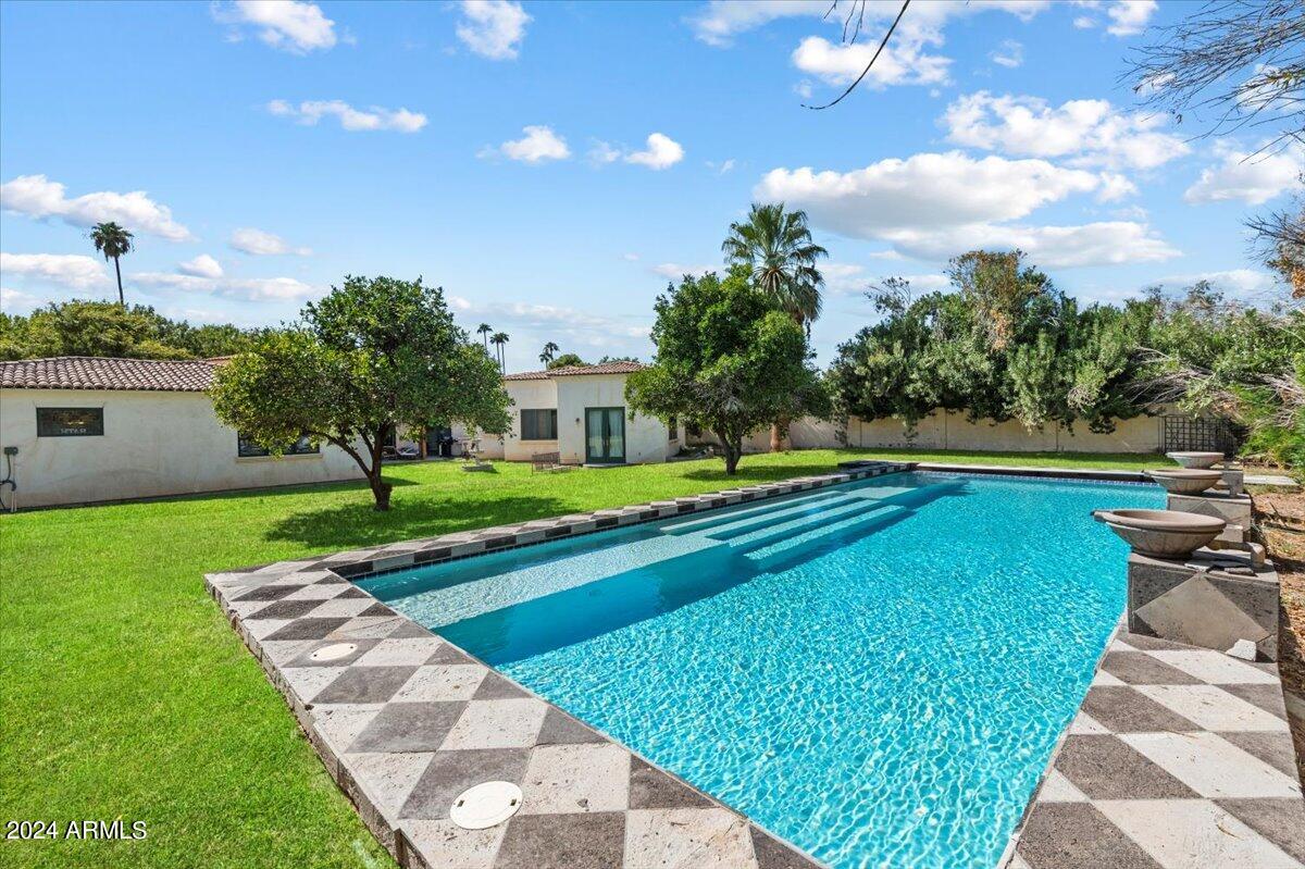 4634 E Calle Del Norte --