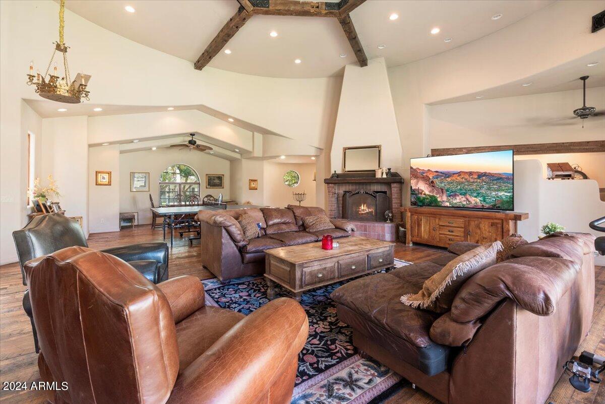 4634 E Calle Del Norte --