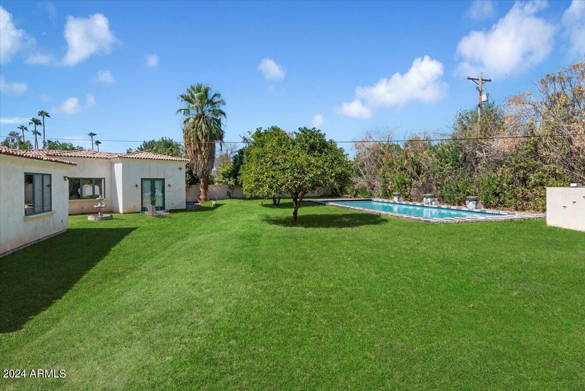 4634 E Calle Del Norte --