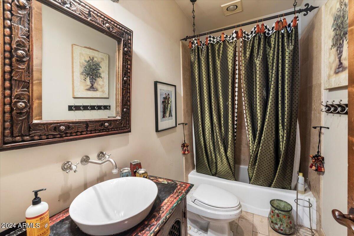 4634 E Calle Del Norte --