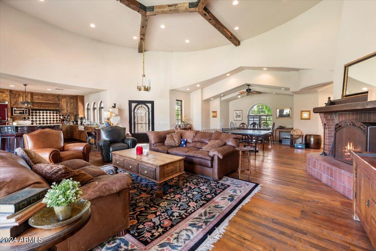 4634 E Calle Del Norte --