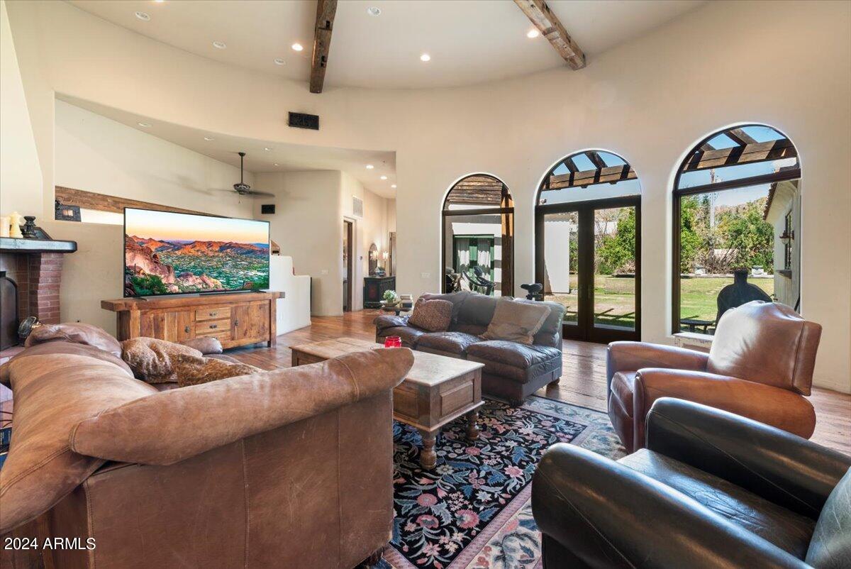 4634 E Calle Del Norte --