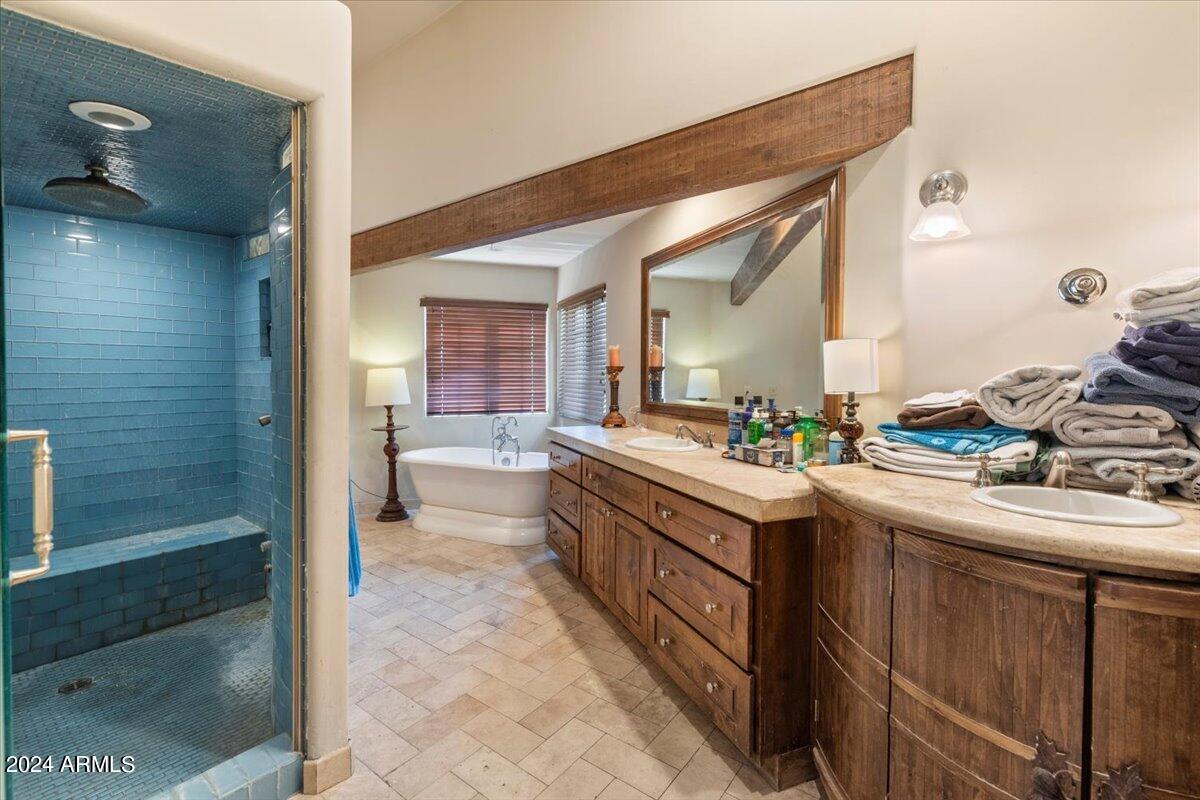 4634 E Calle Del Norte --