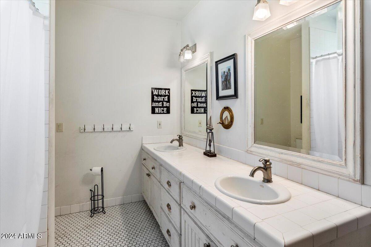 4634 E Calle Del Norte --