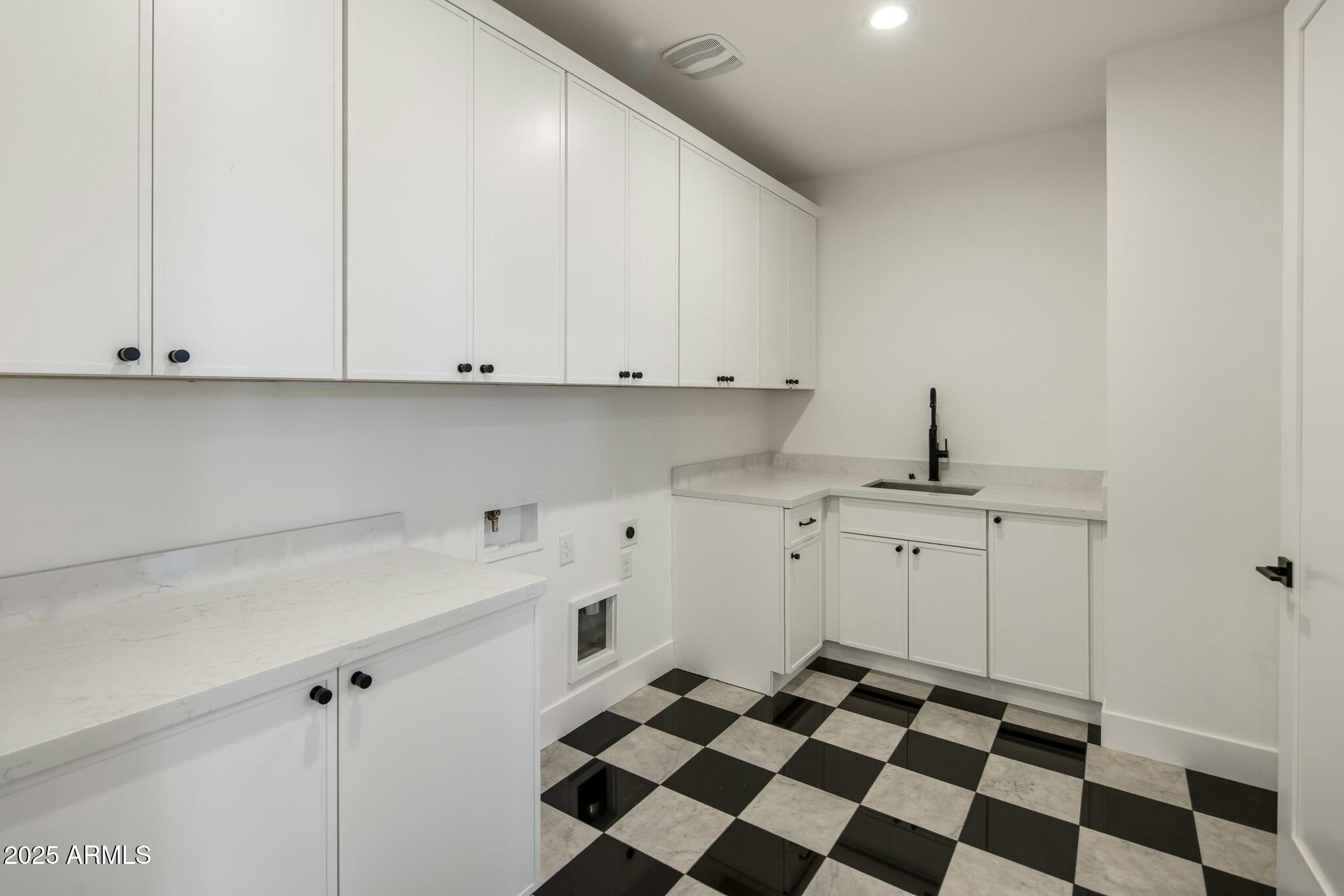 3610 N 40TH Place