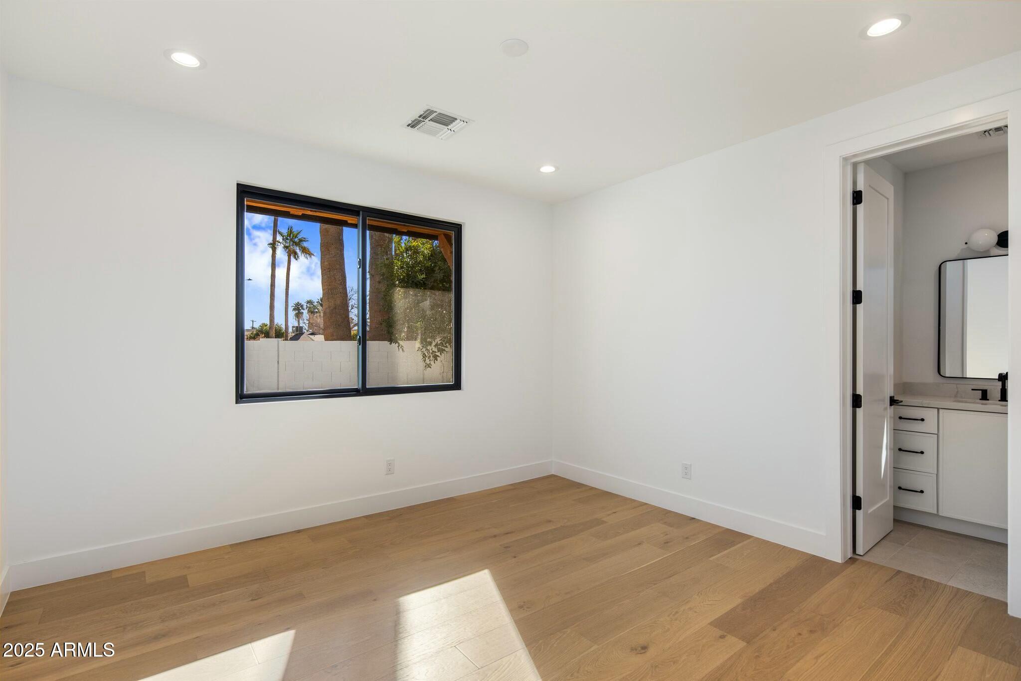 3610 N 40TH Place