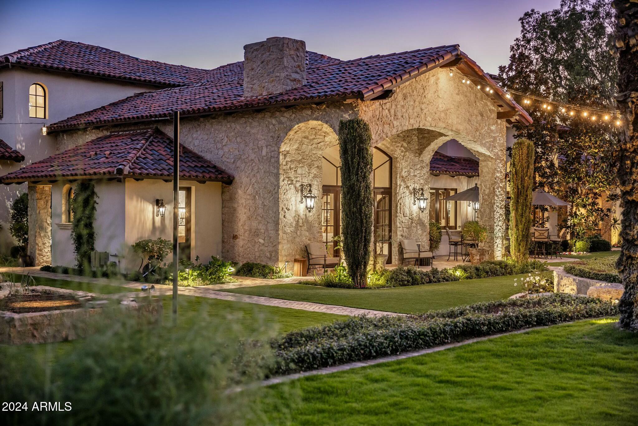 5902 E ARCADIA Lane