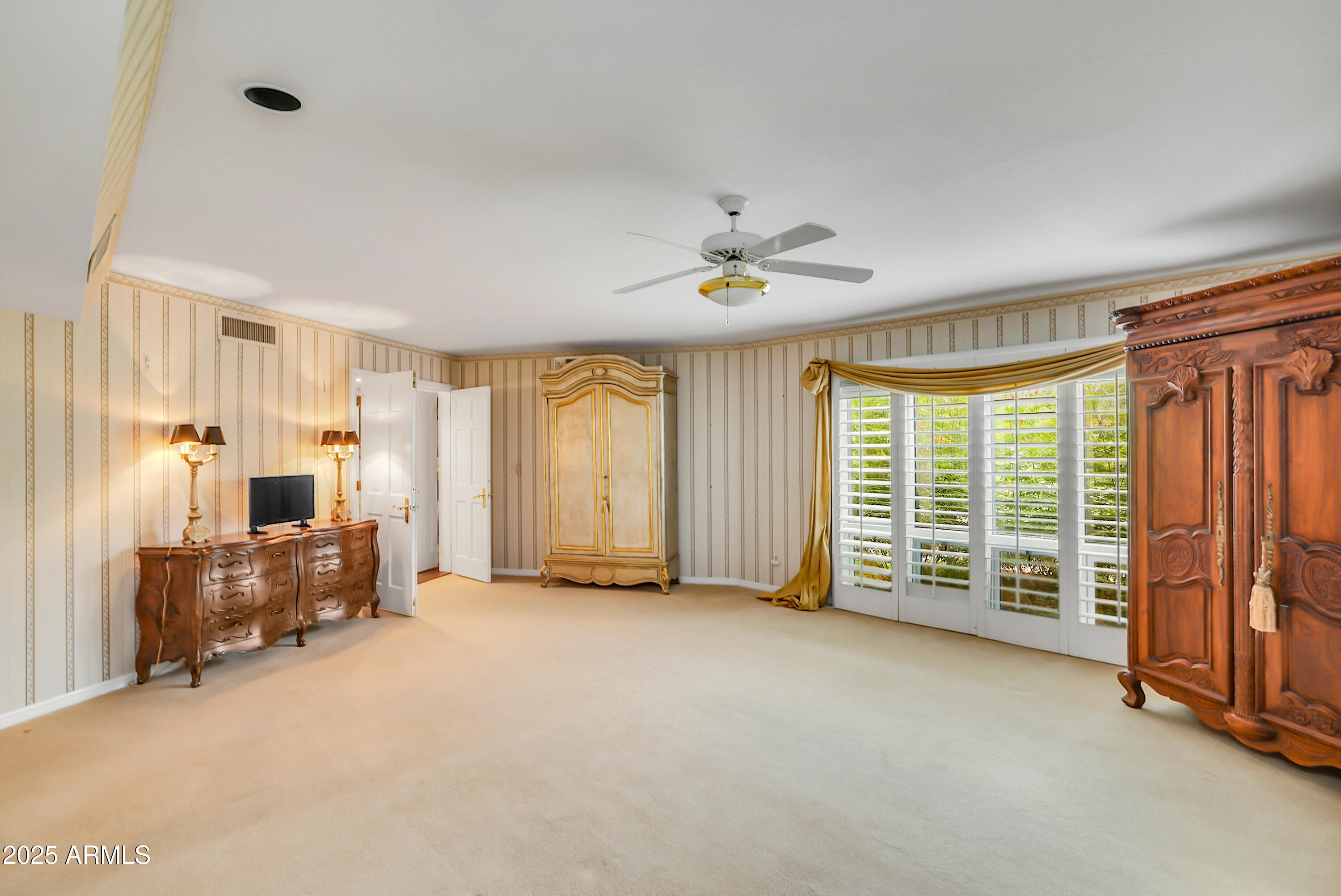 211 W KALER Drive