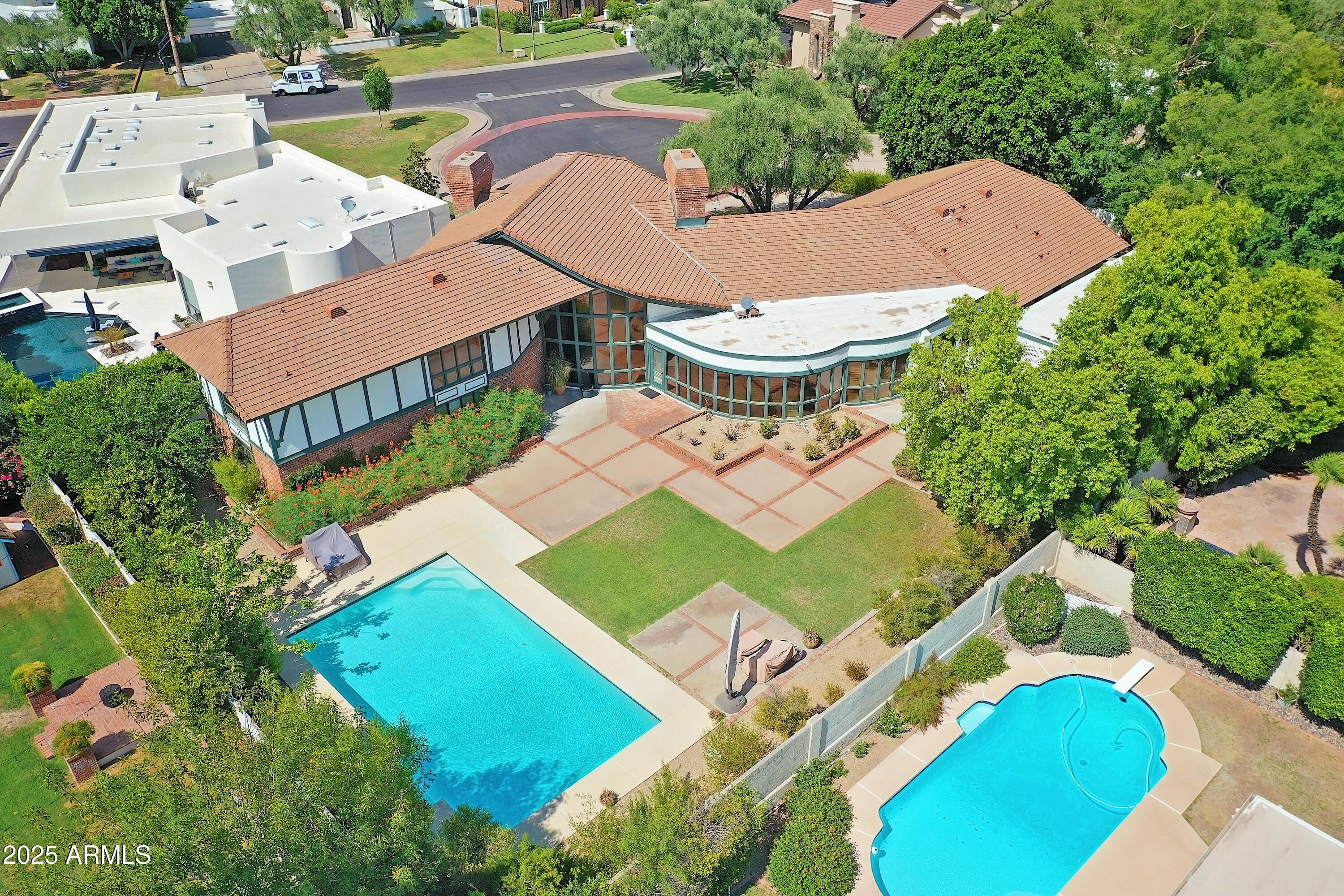 211 W KALER Drive