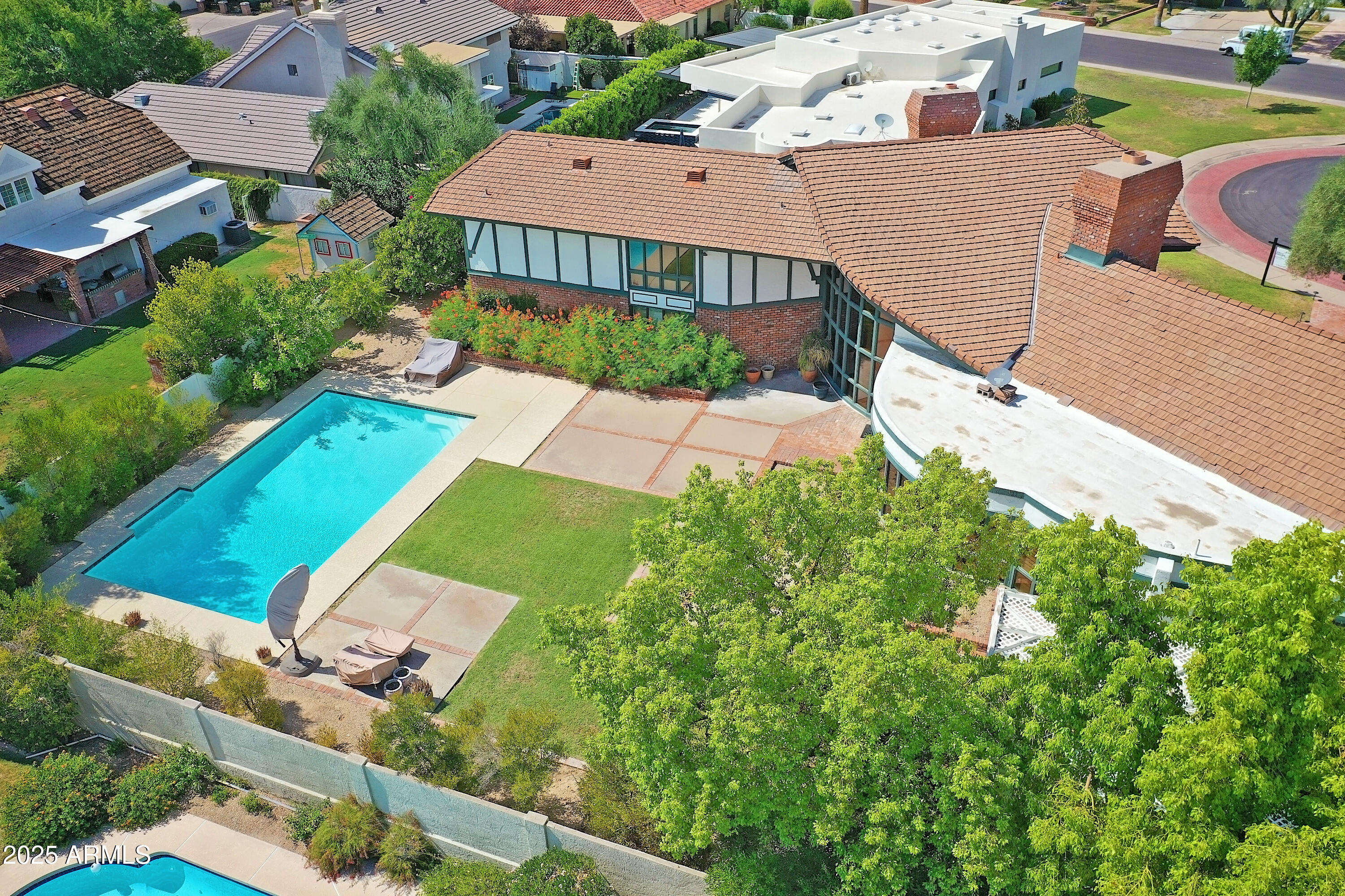 211 W KALER Drive