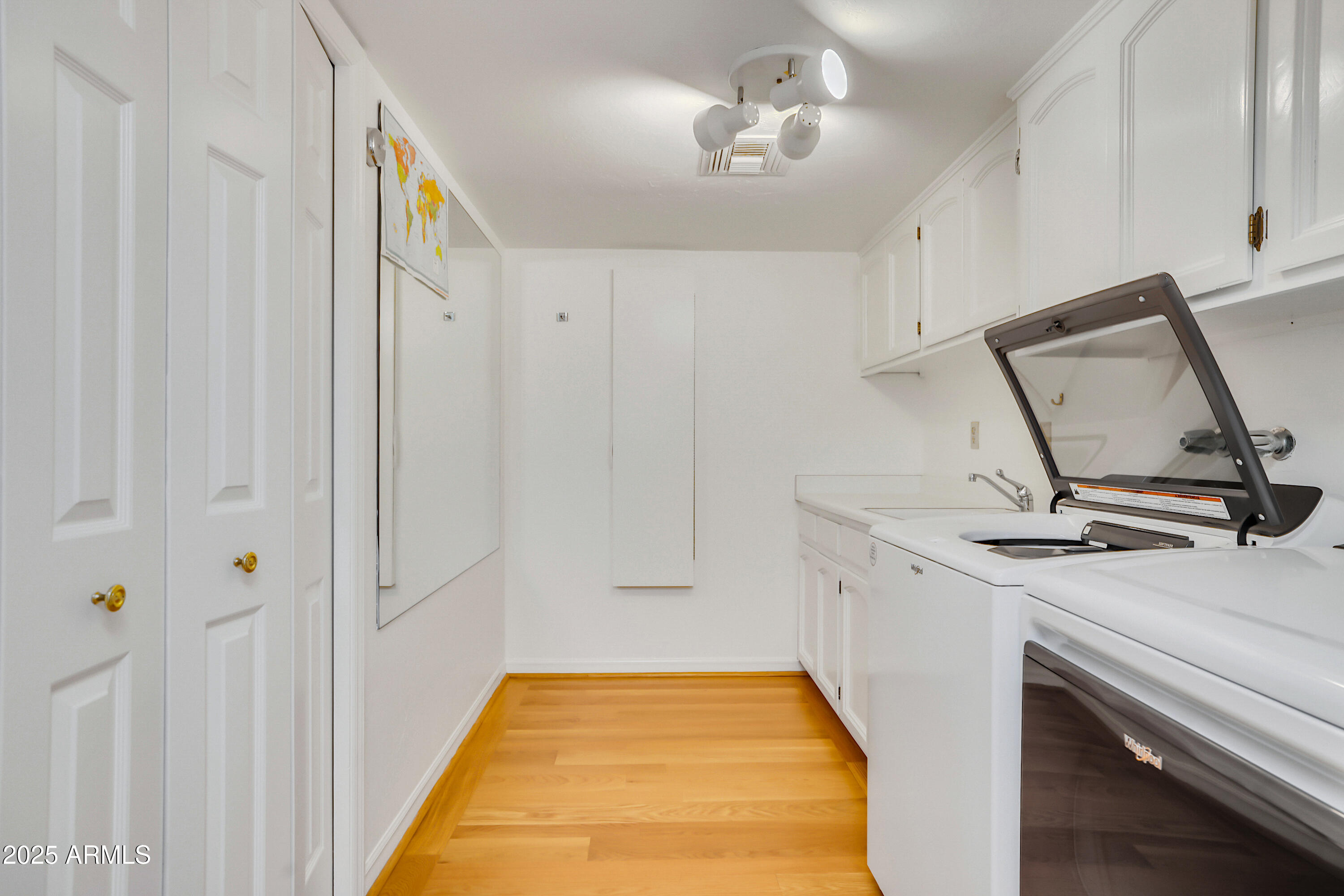 211 W KALER Drive