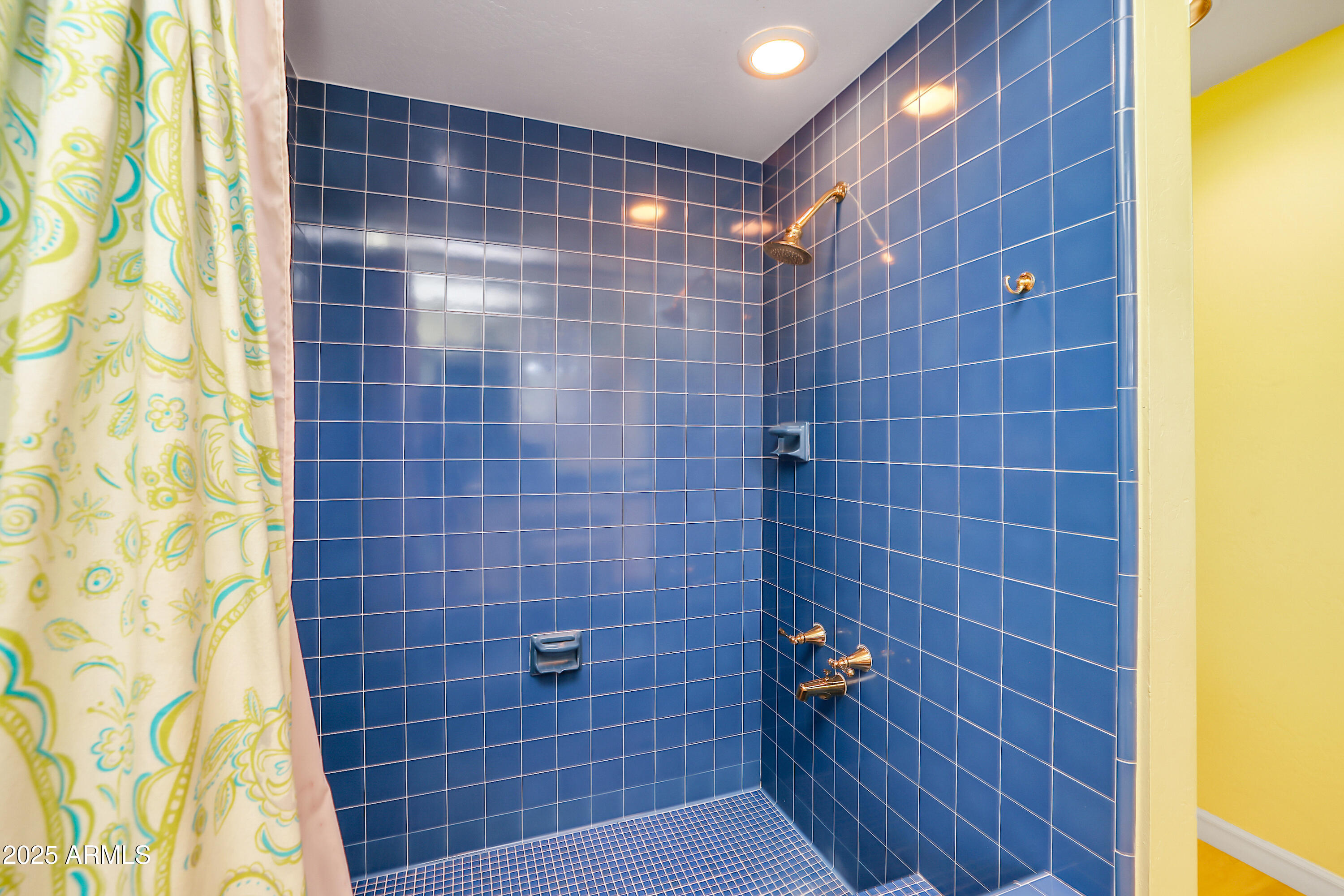 211 W KALER Drive