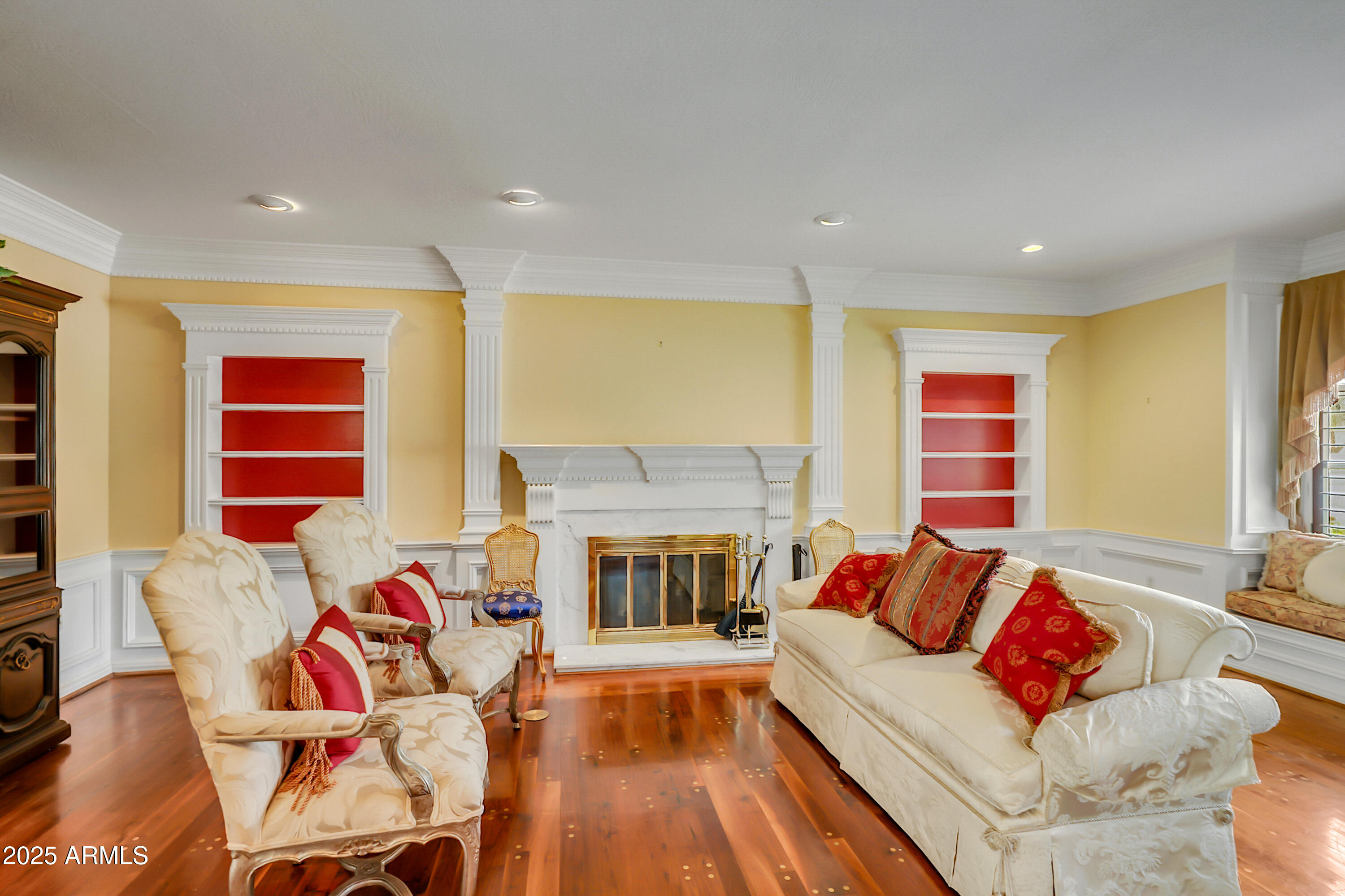 211 W KALER Drive