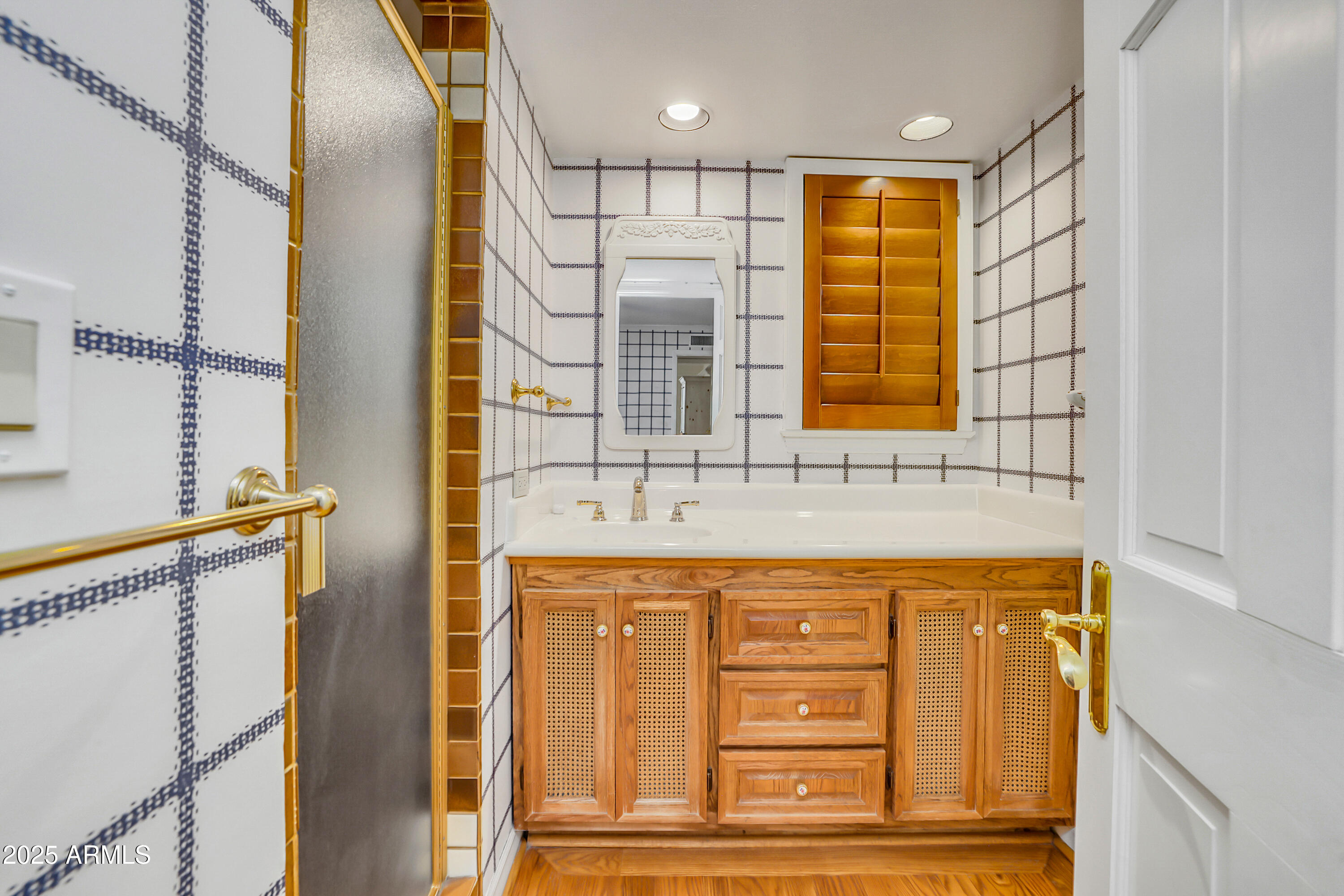 211 W KALER Drive