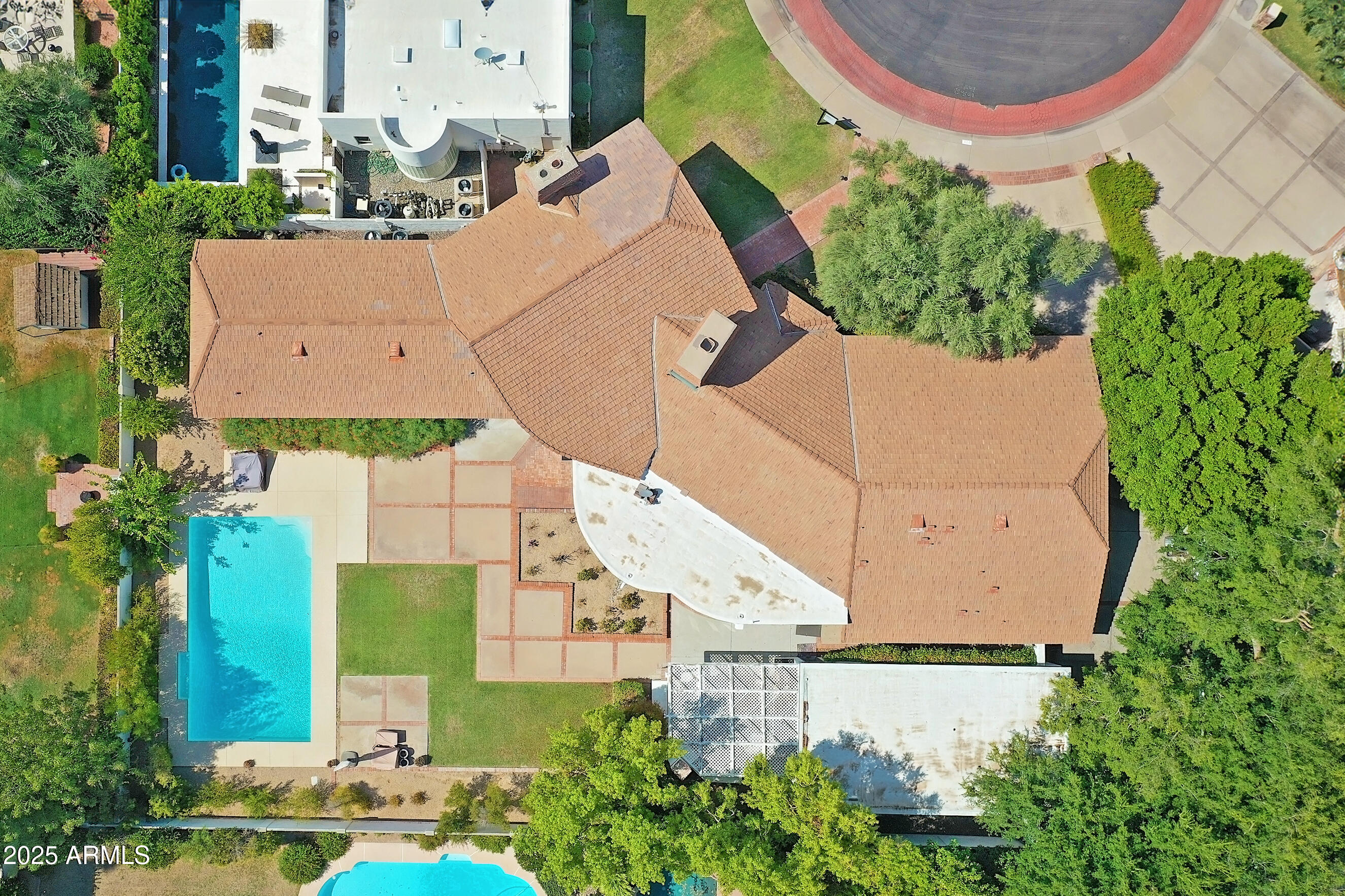 211 W KALER Drive