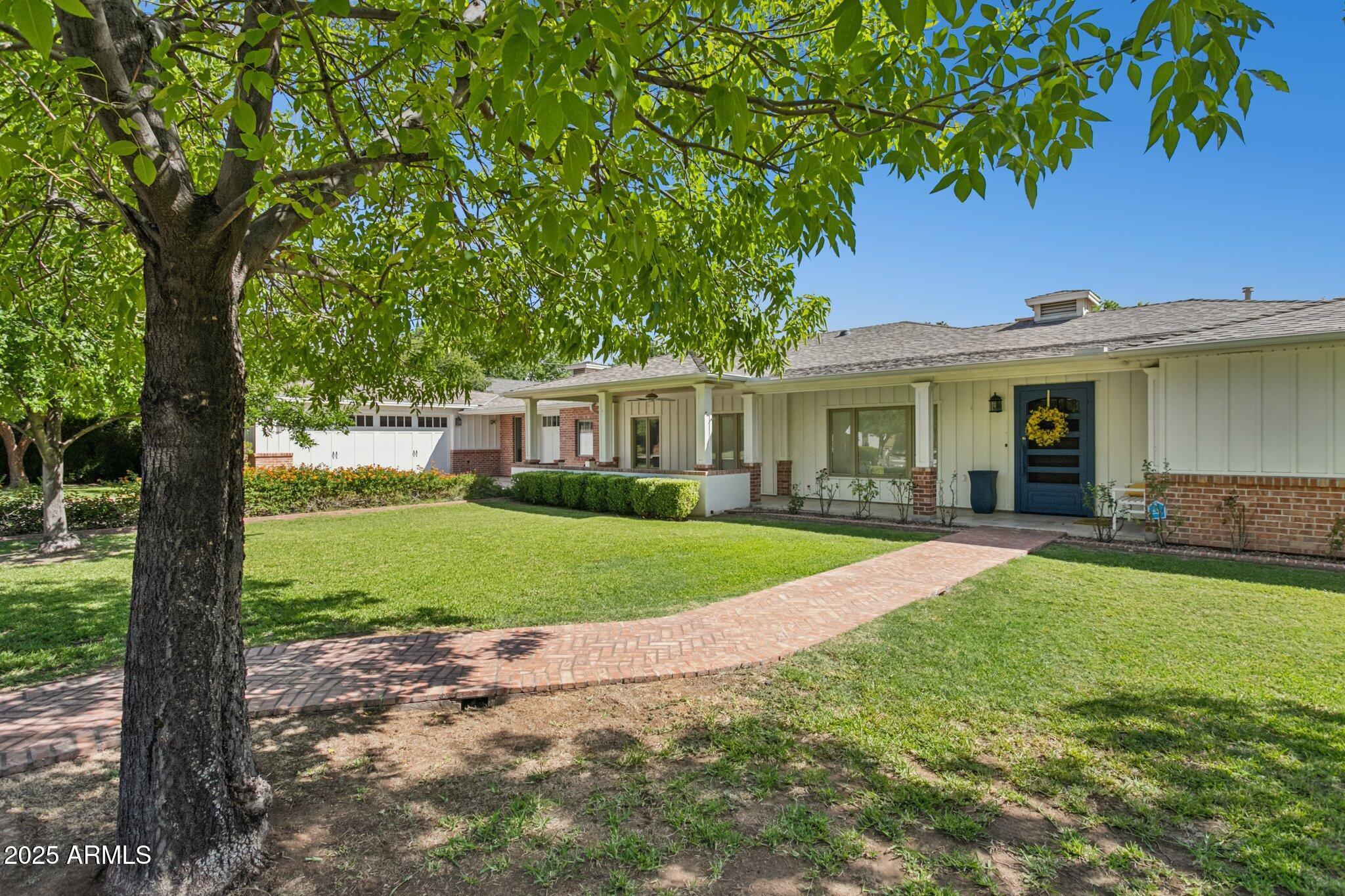 325 W PALO VERDE Drive