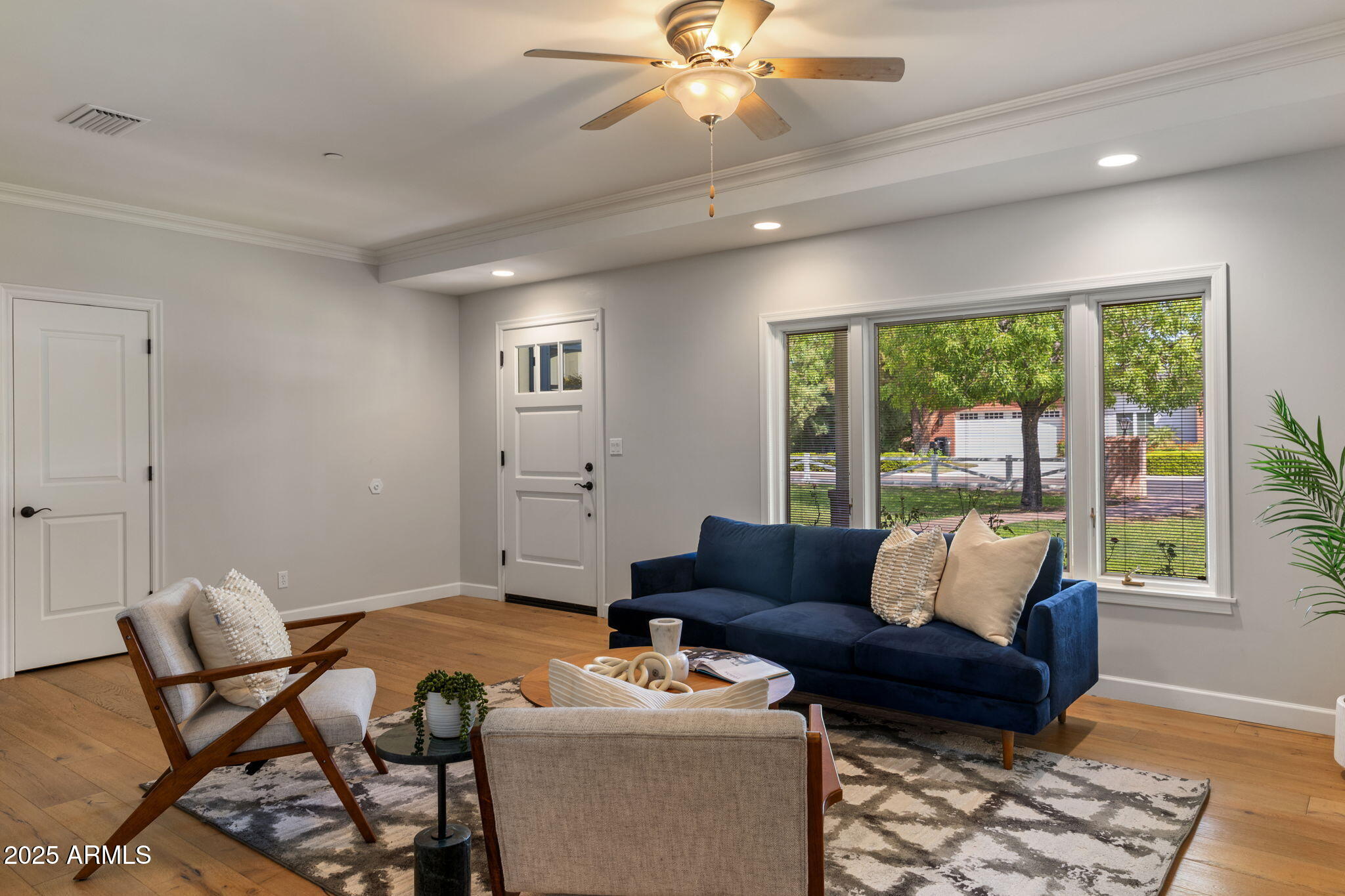 325 W PALO VERDE Drive