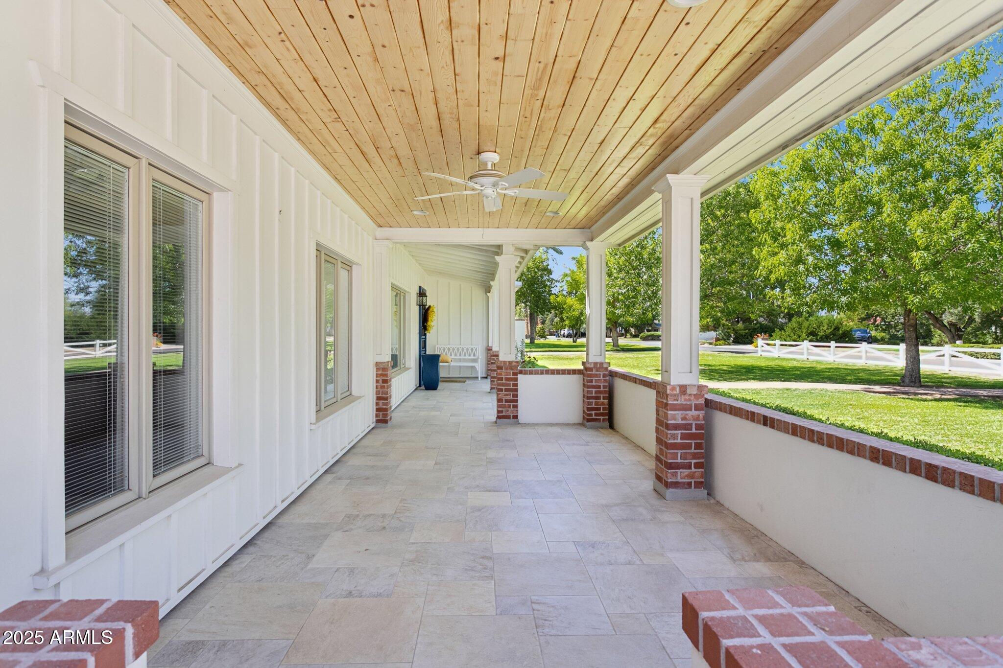 325 W PALO VERDE Drive