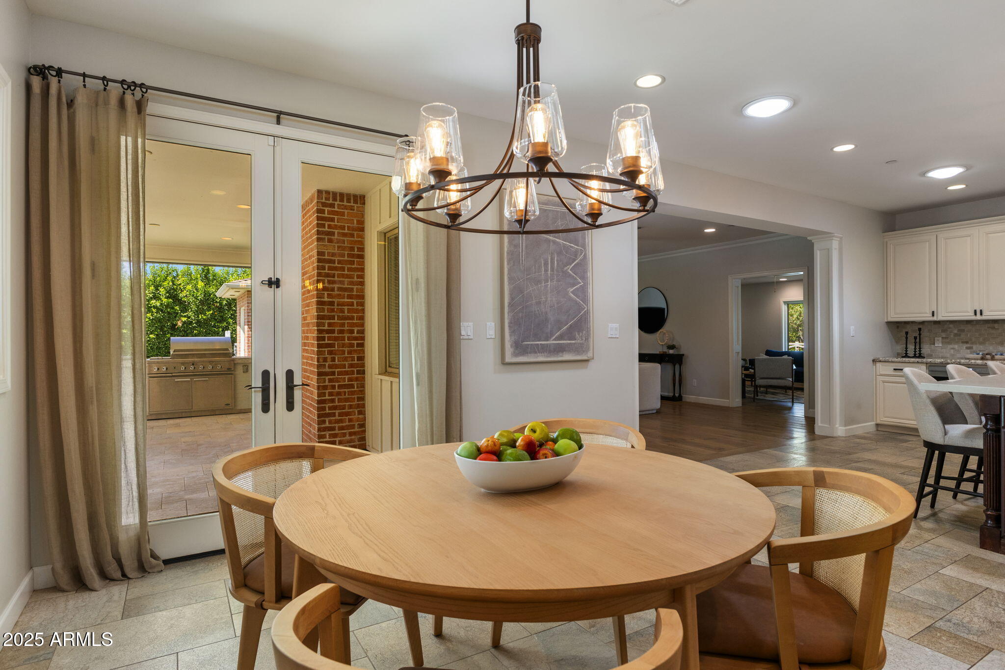 325 W PALO VERDE Drive