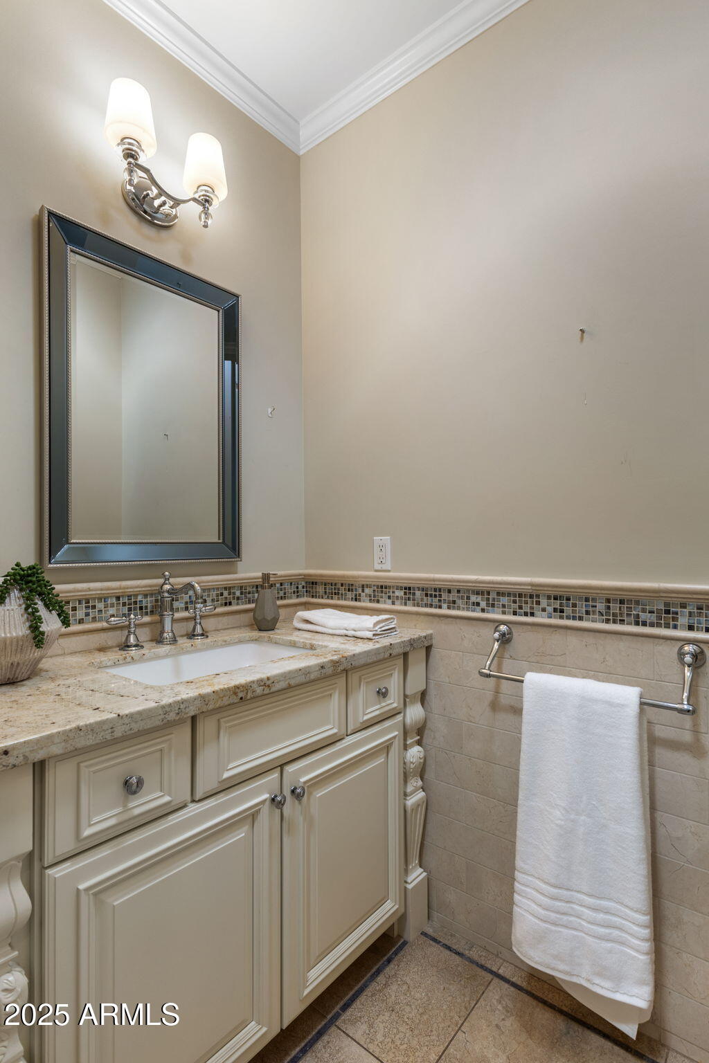 325 W PALO VERDE Drive
