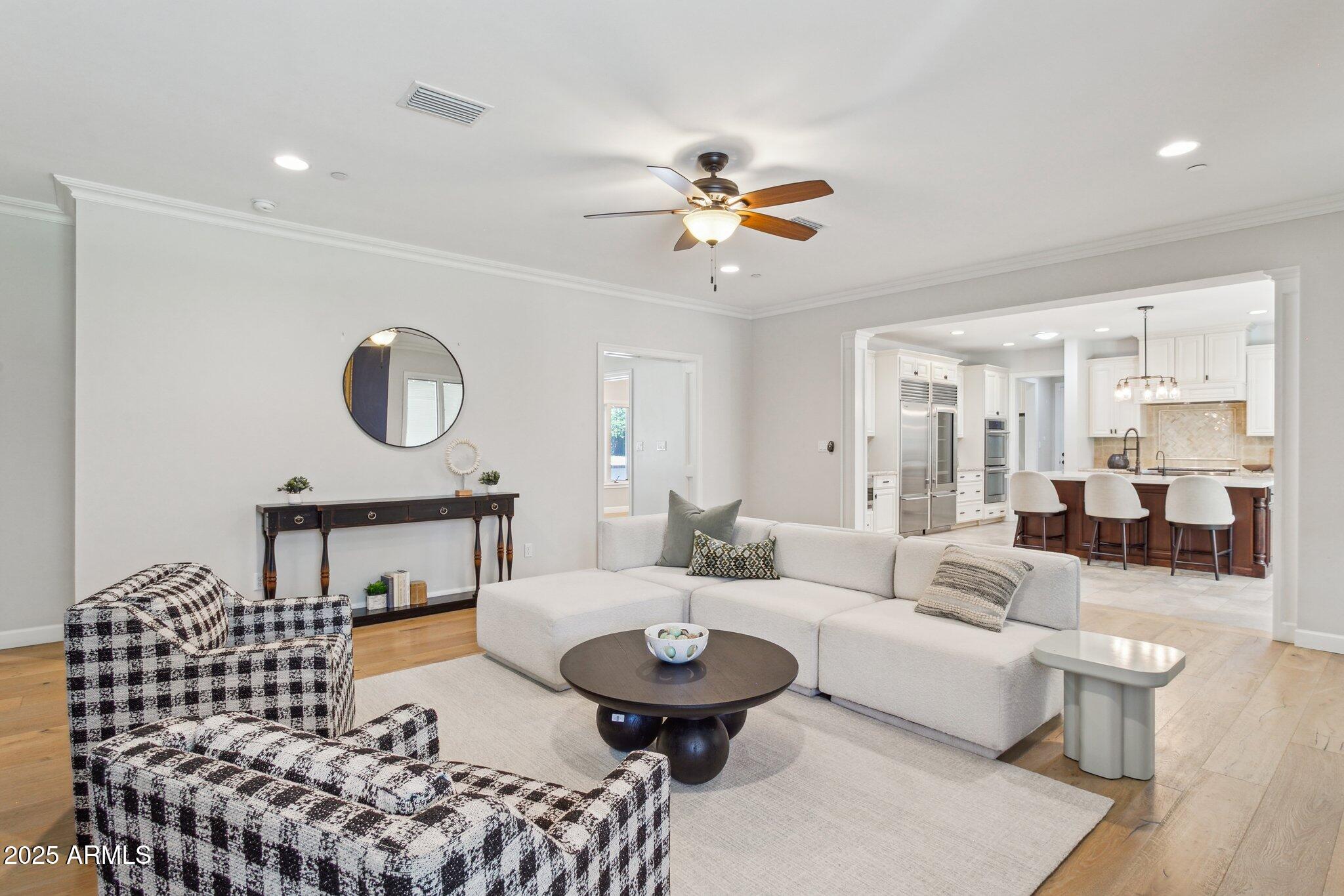 325 W PALO VERDE Drive