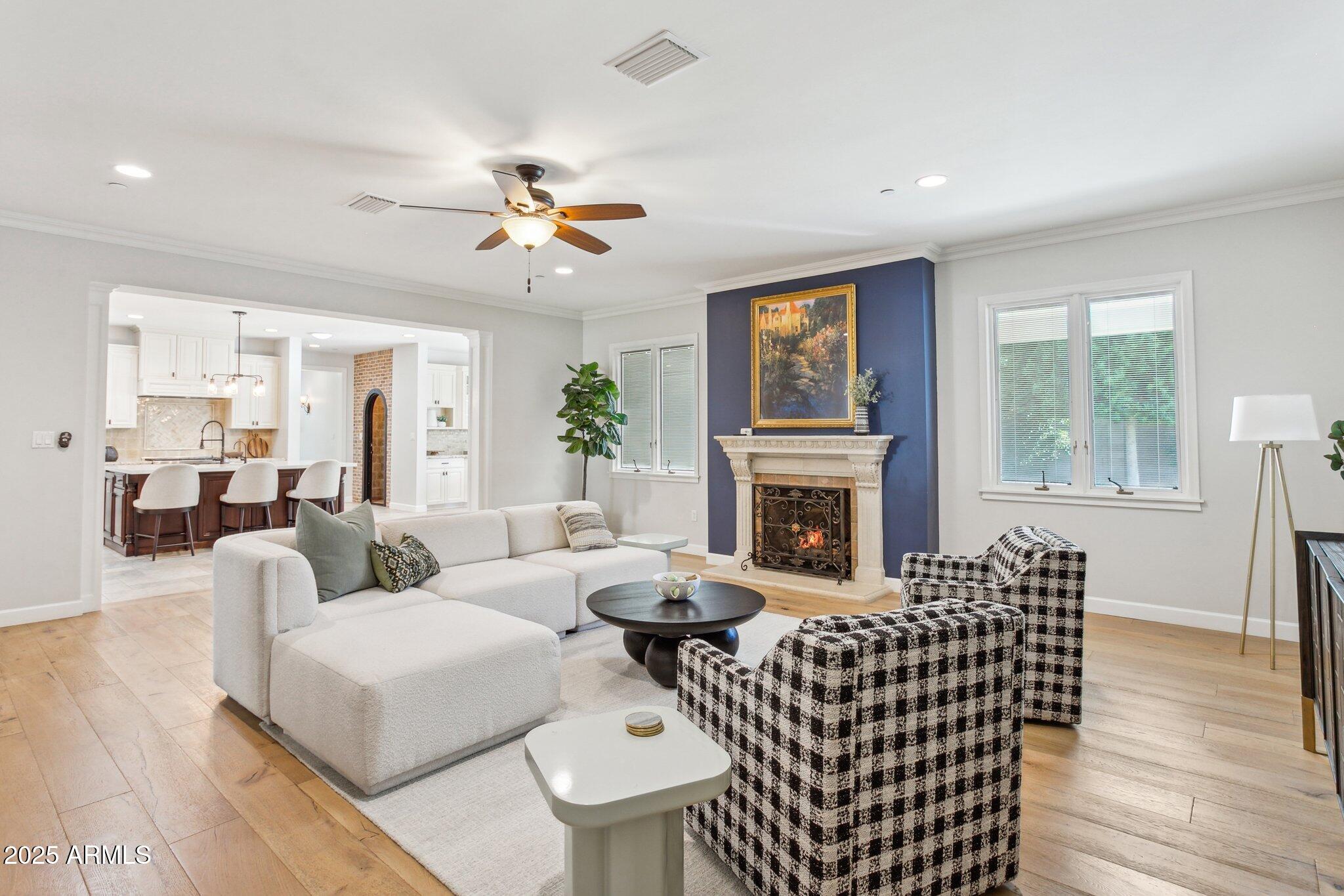 325 W PALO VERDE Drive