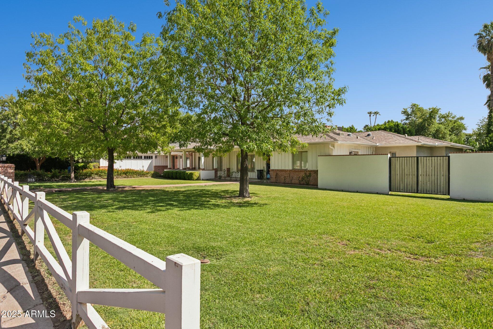 325 W PALO VERDE Drive