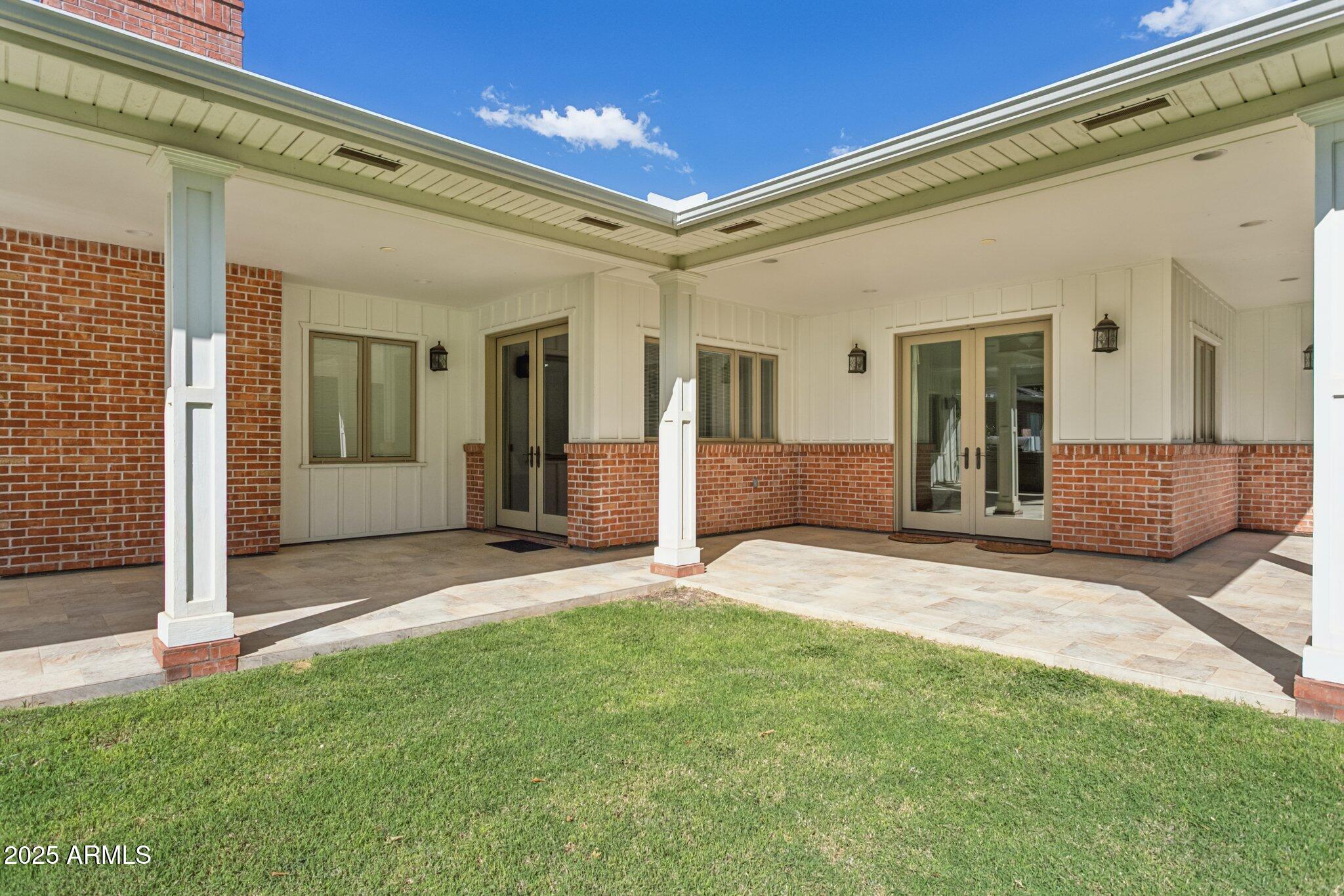 325 W PALO VERDE Drive