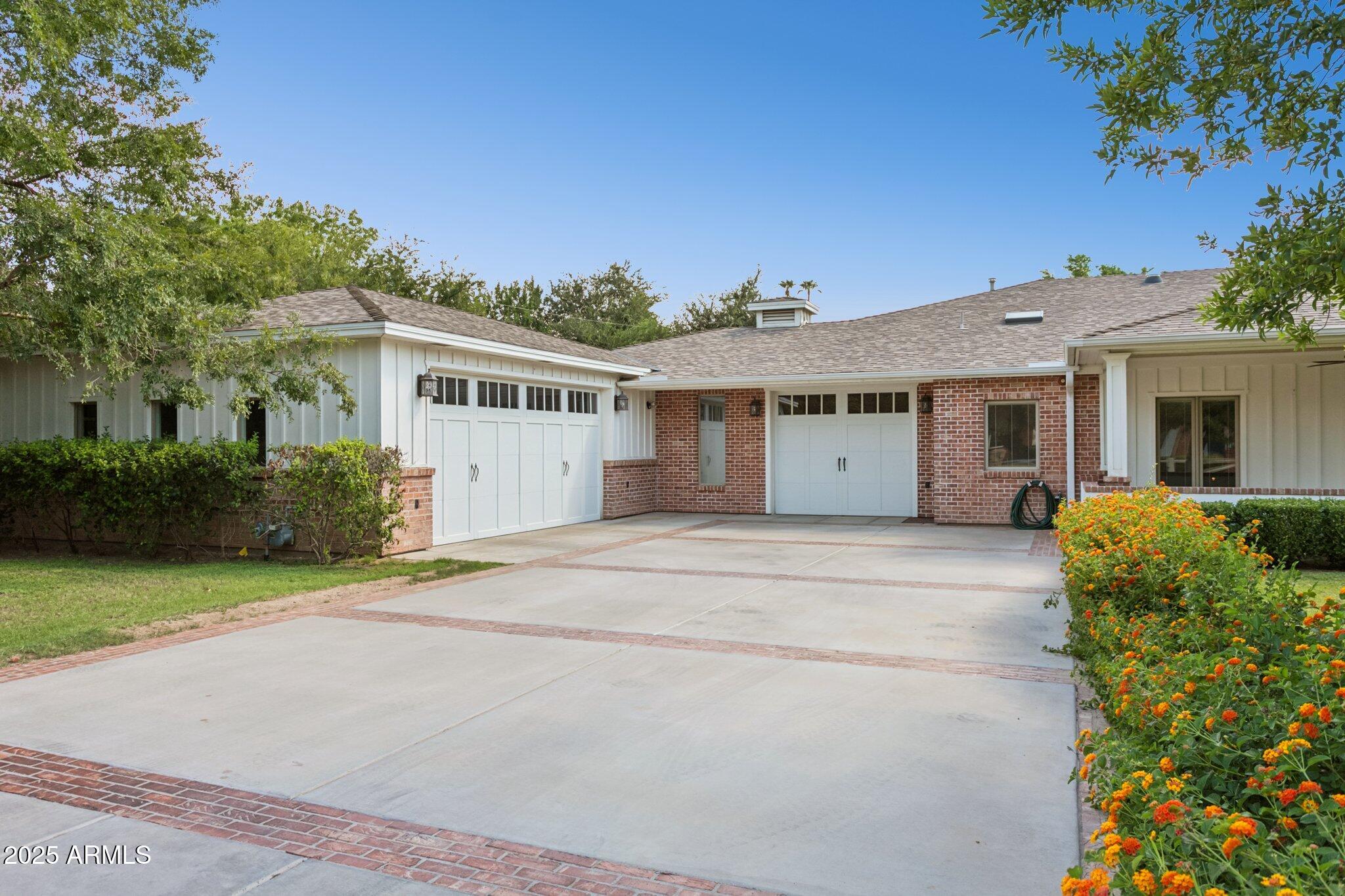 325 W PALO VERDE Drive