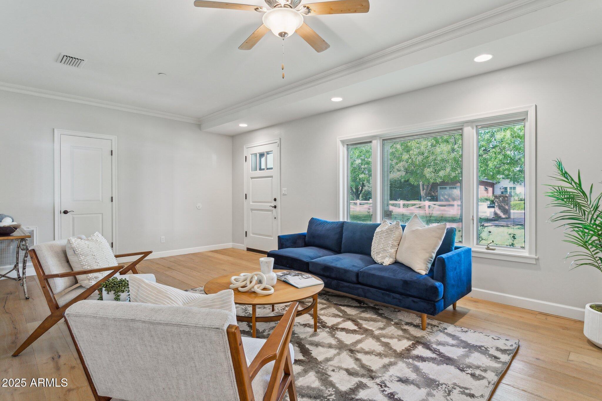 325 W PALO VERDE Drive