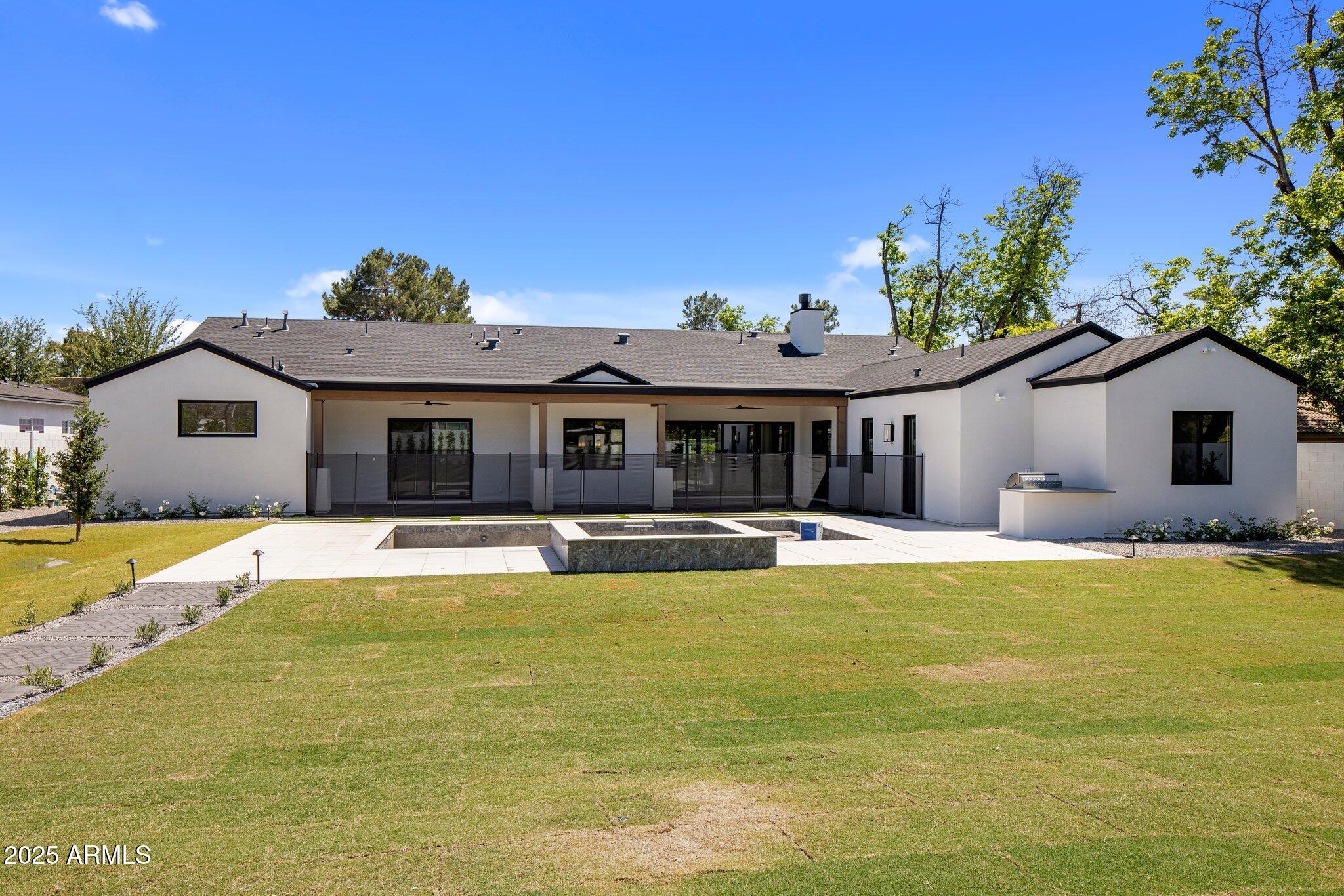 4456 E EARLL Drive