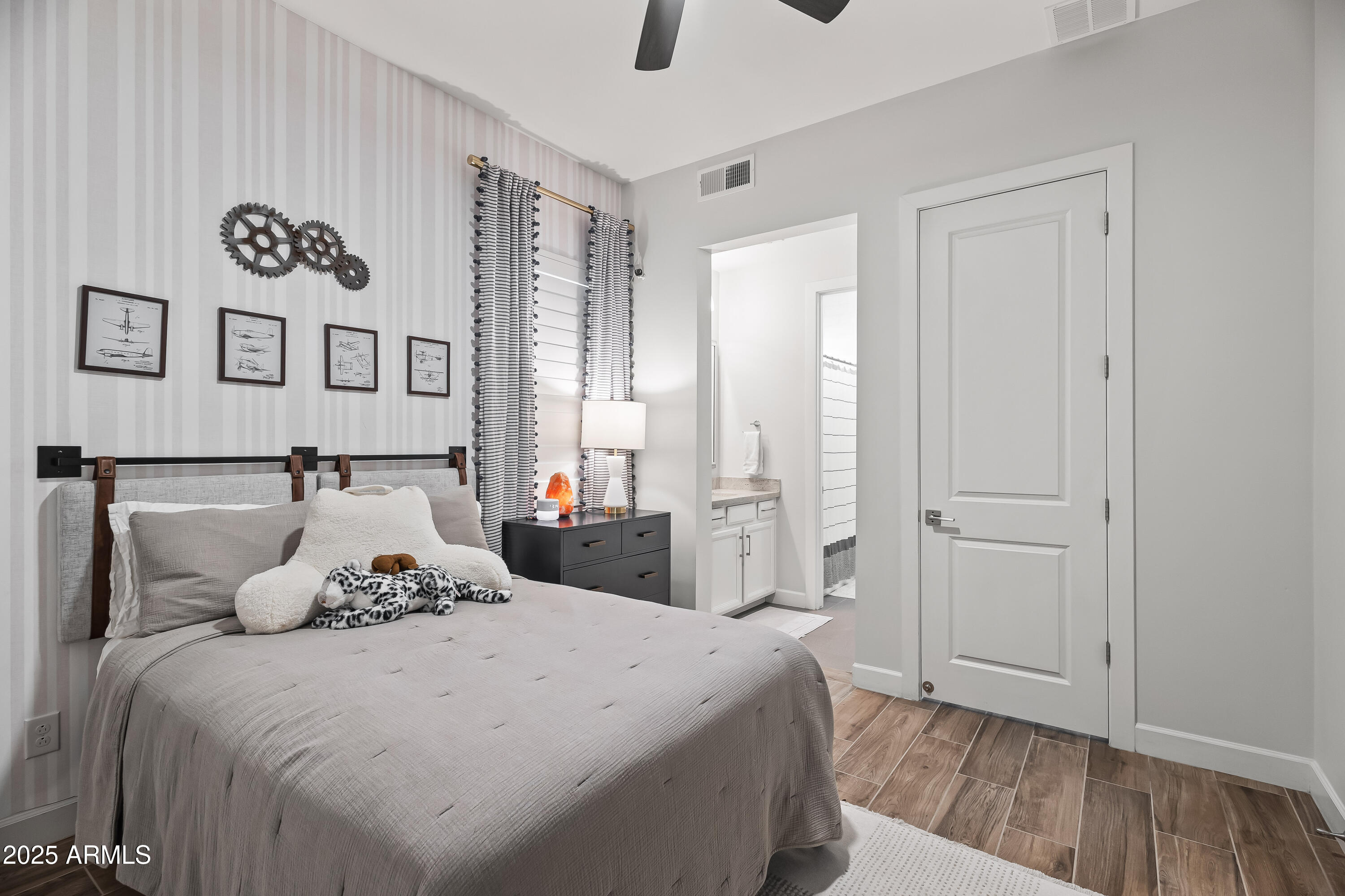 3838 E CRITTENDEN Lane, Phoenix