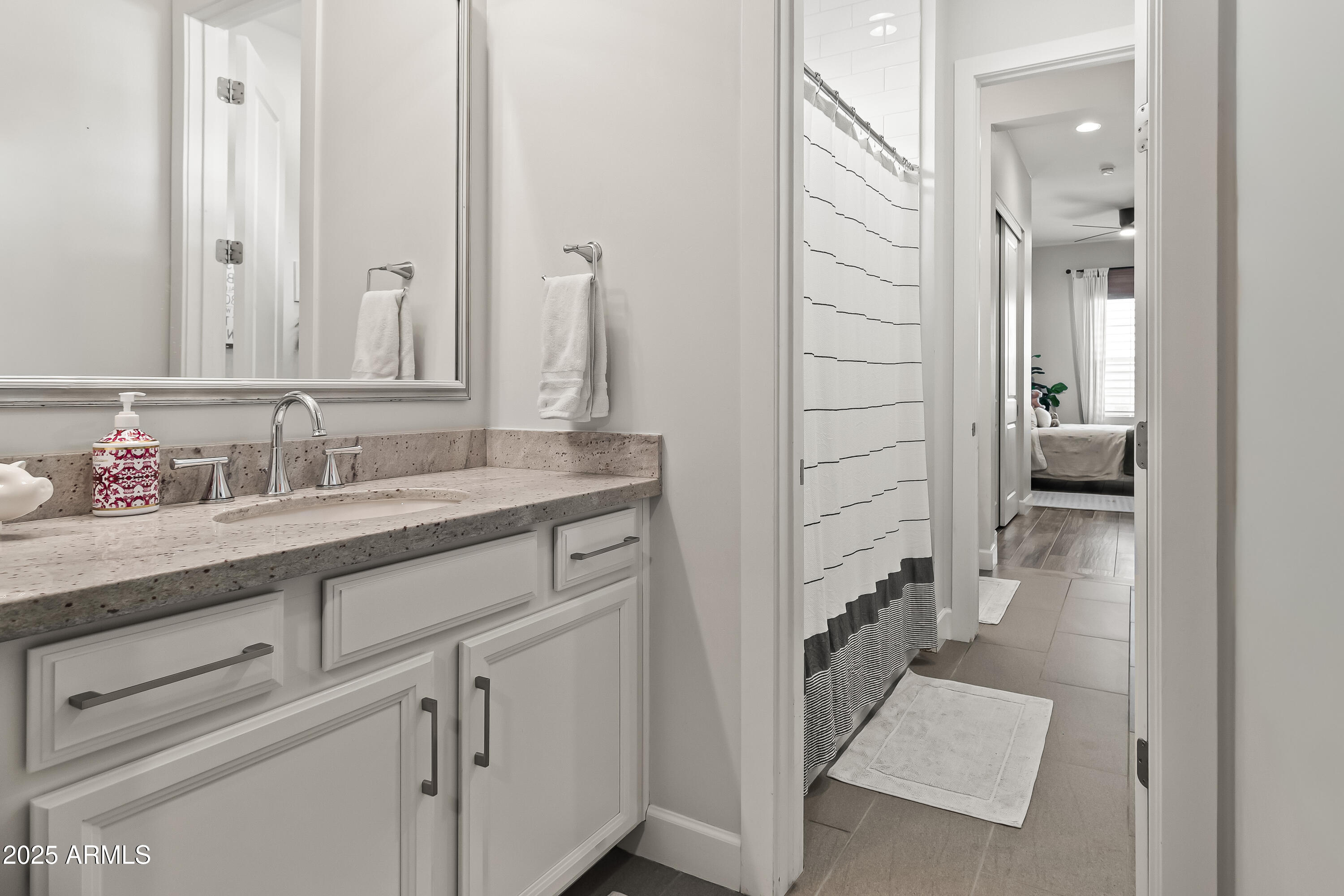 3838 E CRITTENDEN Lane, Phoenix