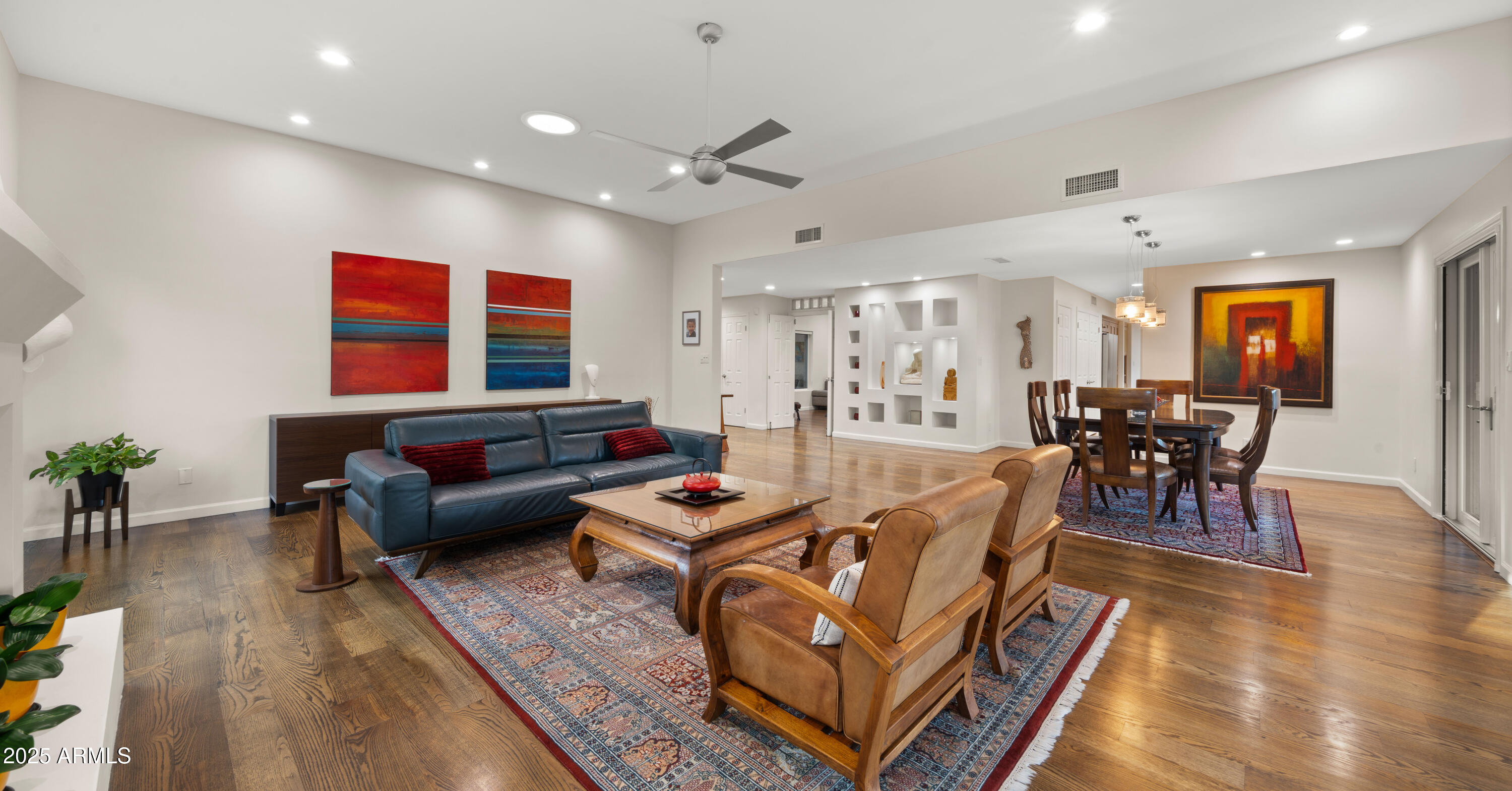 2423 E MARSHALL Avenue