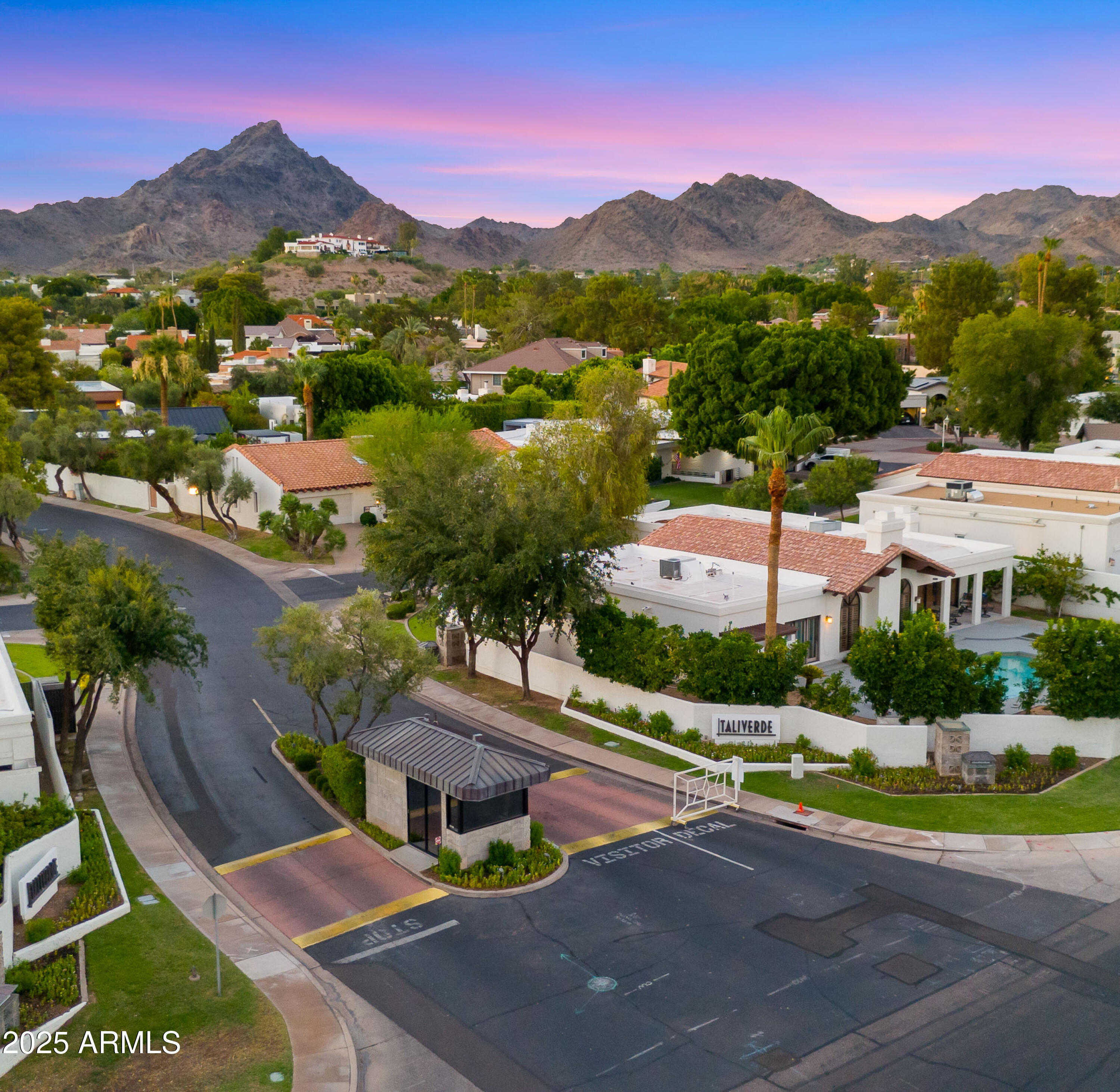 2423 E MARSHALL Avenue