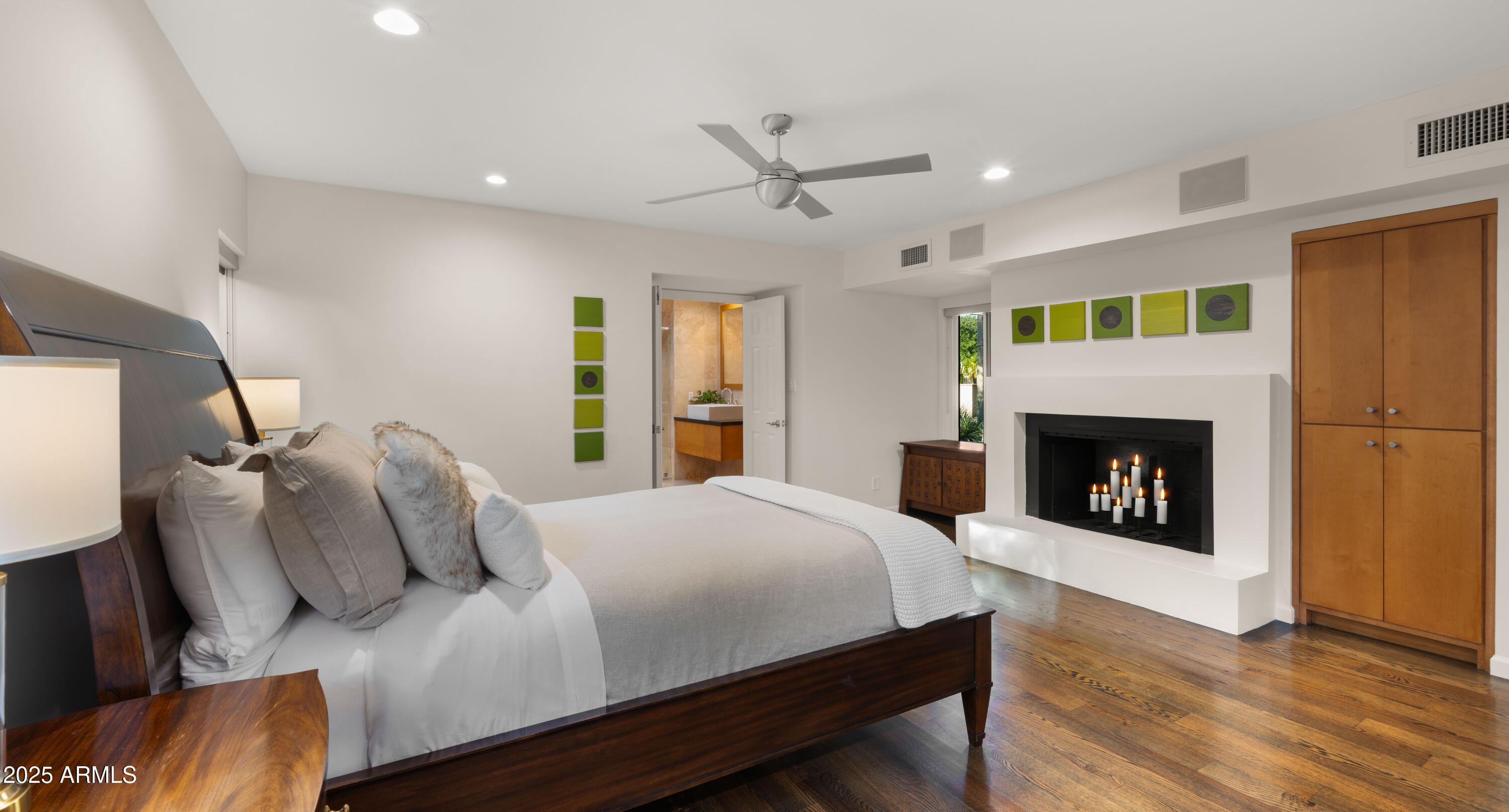 2423 E MARSHALL Avenue