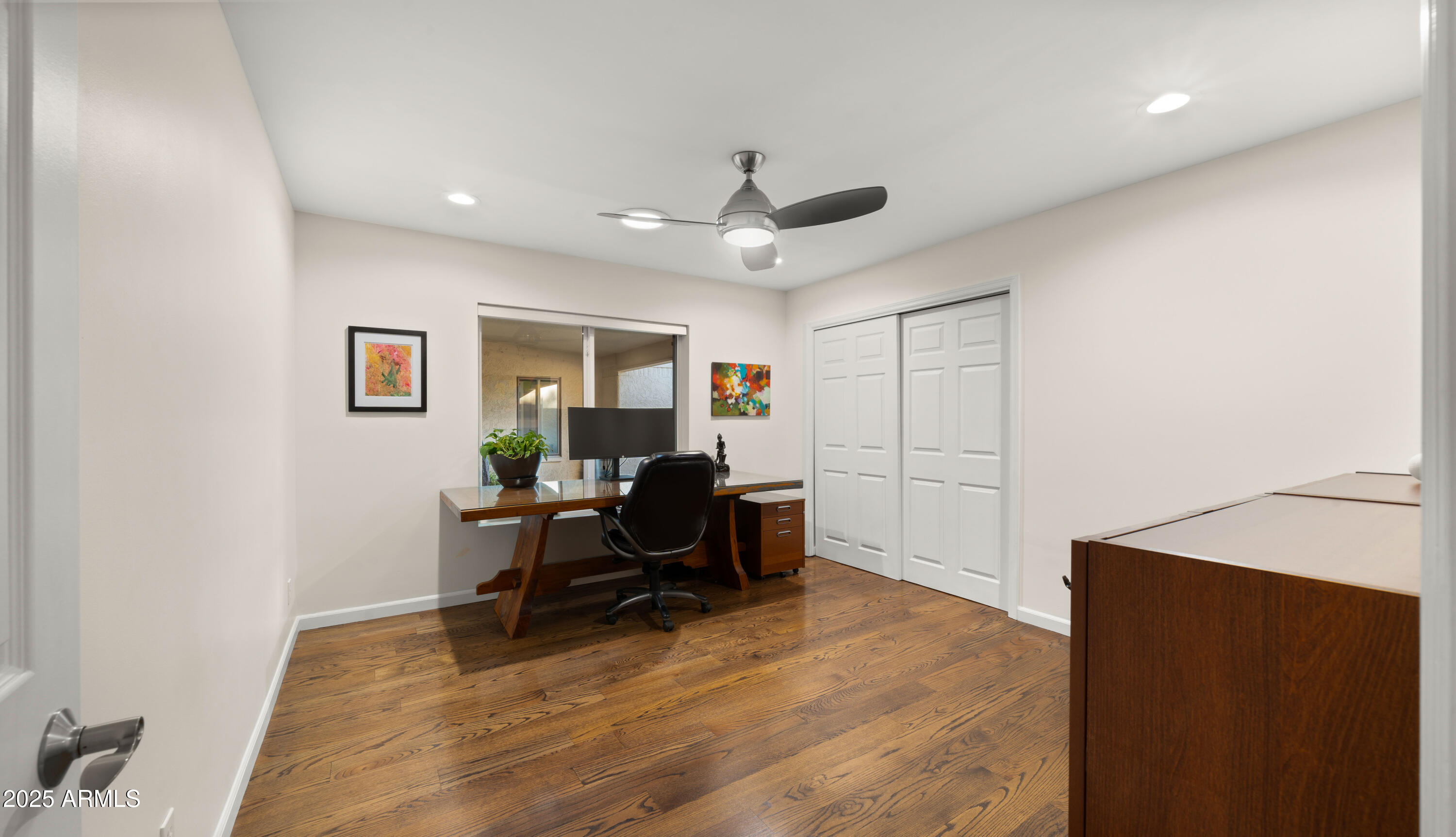 2423 E MARSHALL Avenue