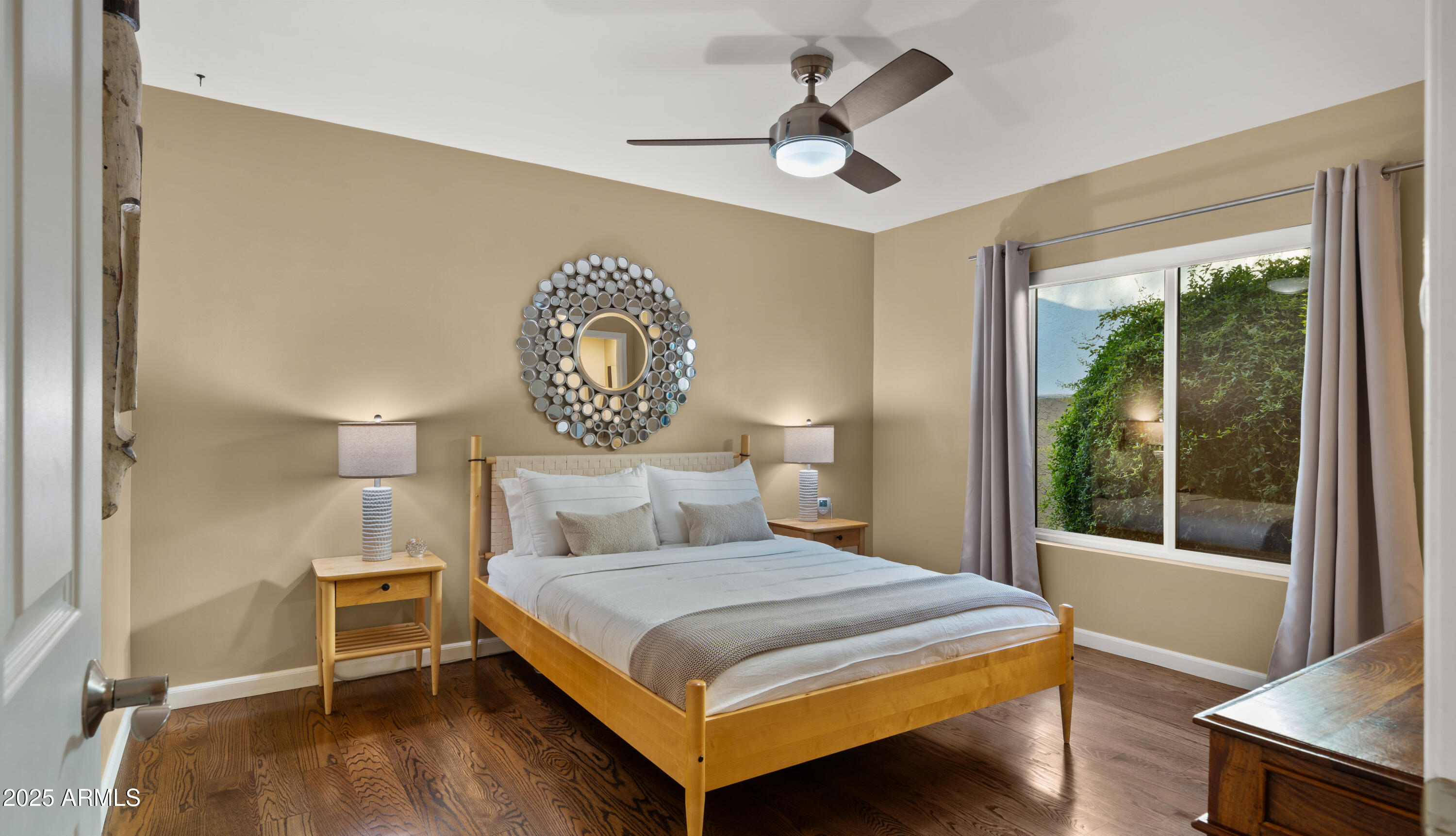 2423 E MARSHALL Avenue