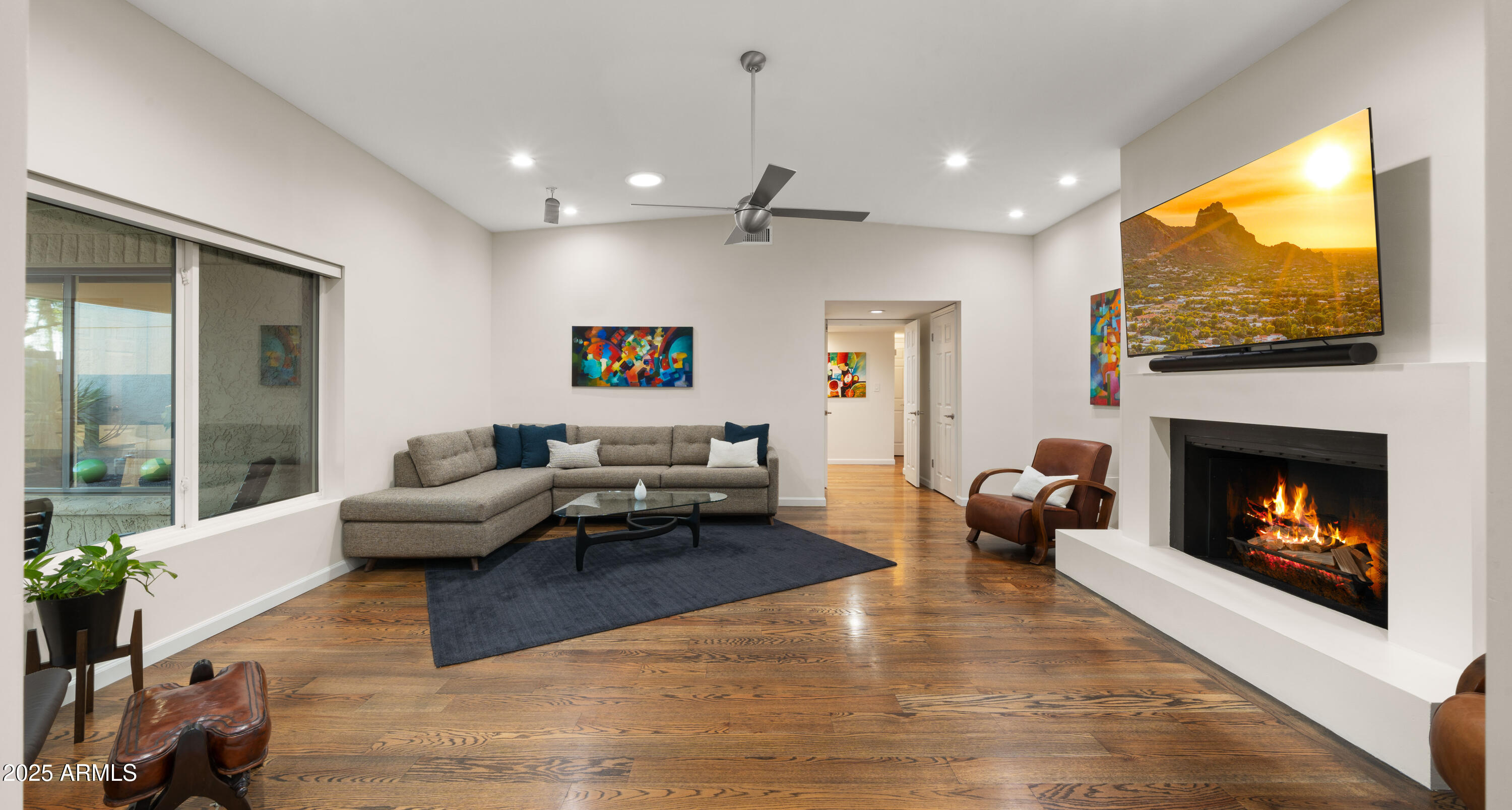 2423 E MARSHALL Avenue