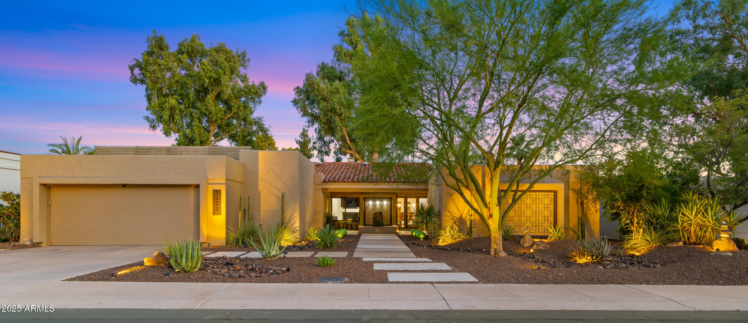 2423 E MARSHALL Avenue