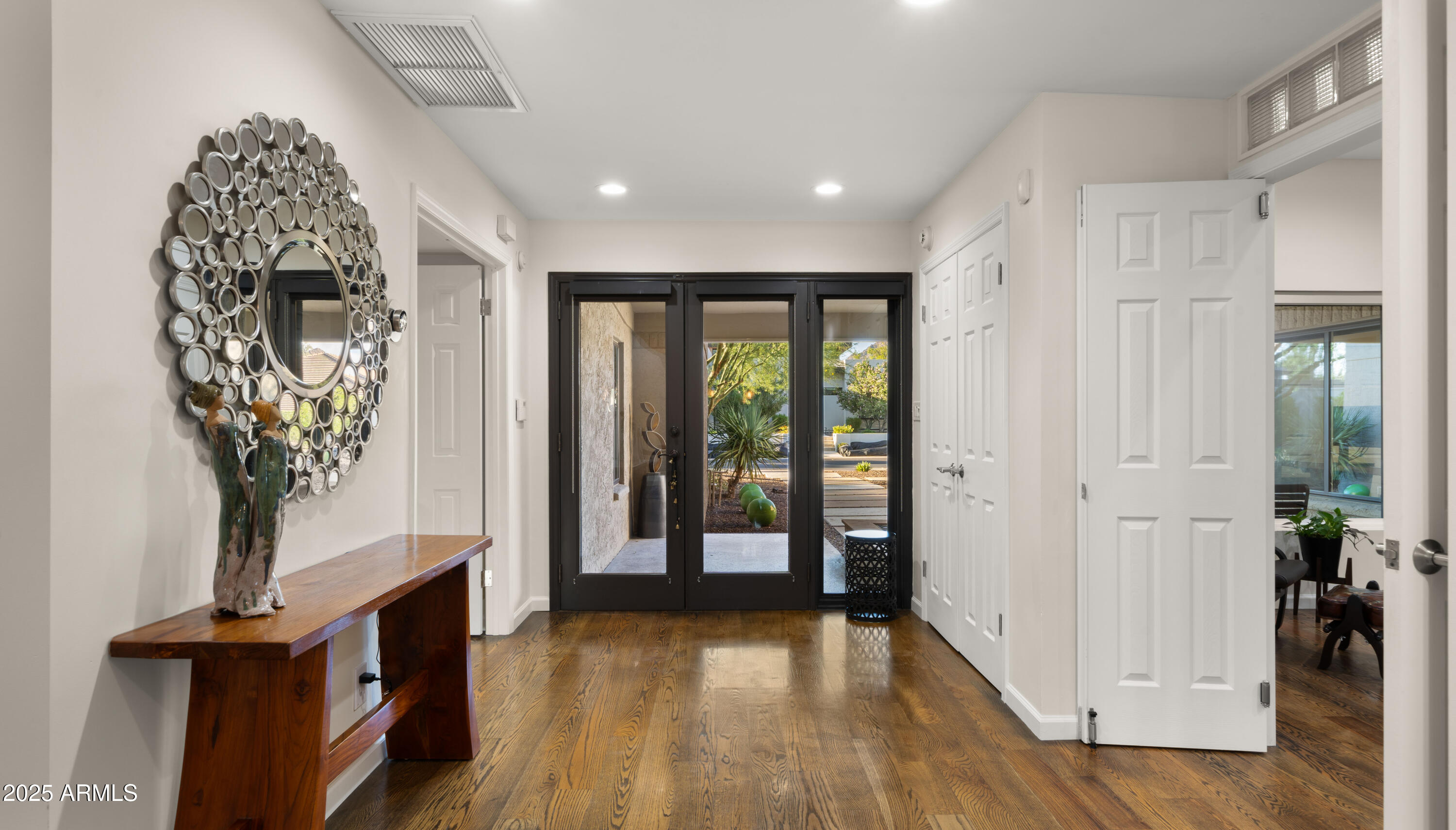 2423 E MARSHALL Avenue