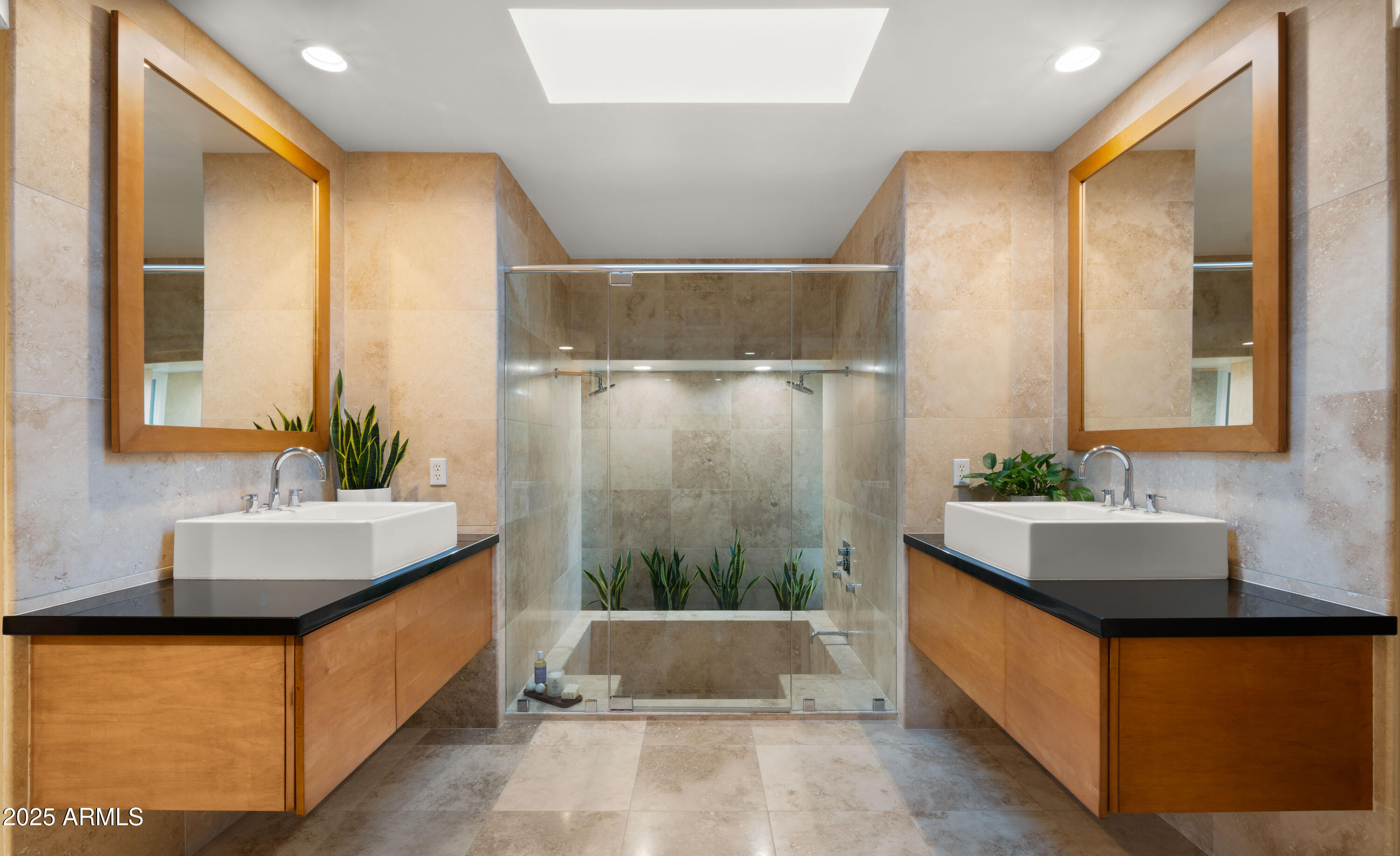 2423 E MARSHALL Avenue