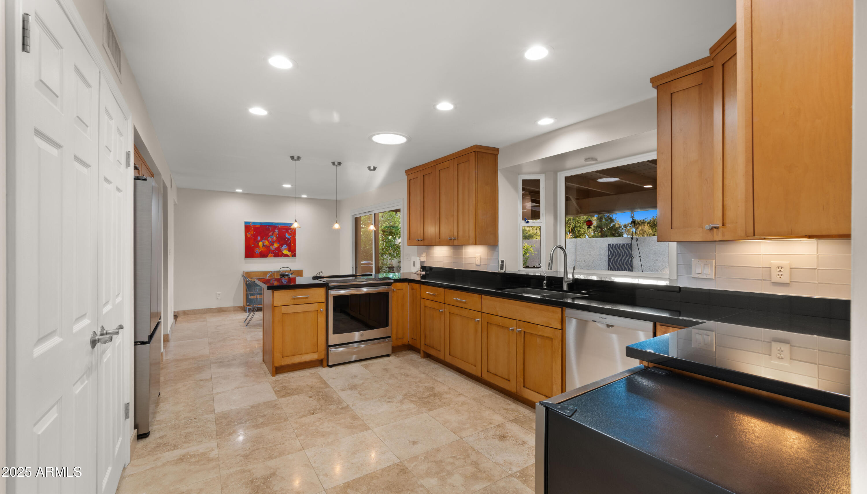 2423 E MARSHALL Avenue