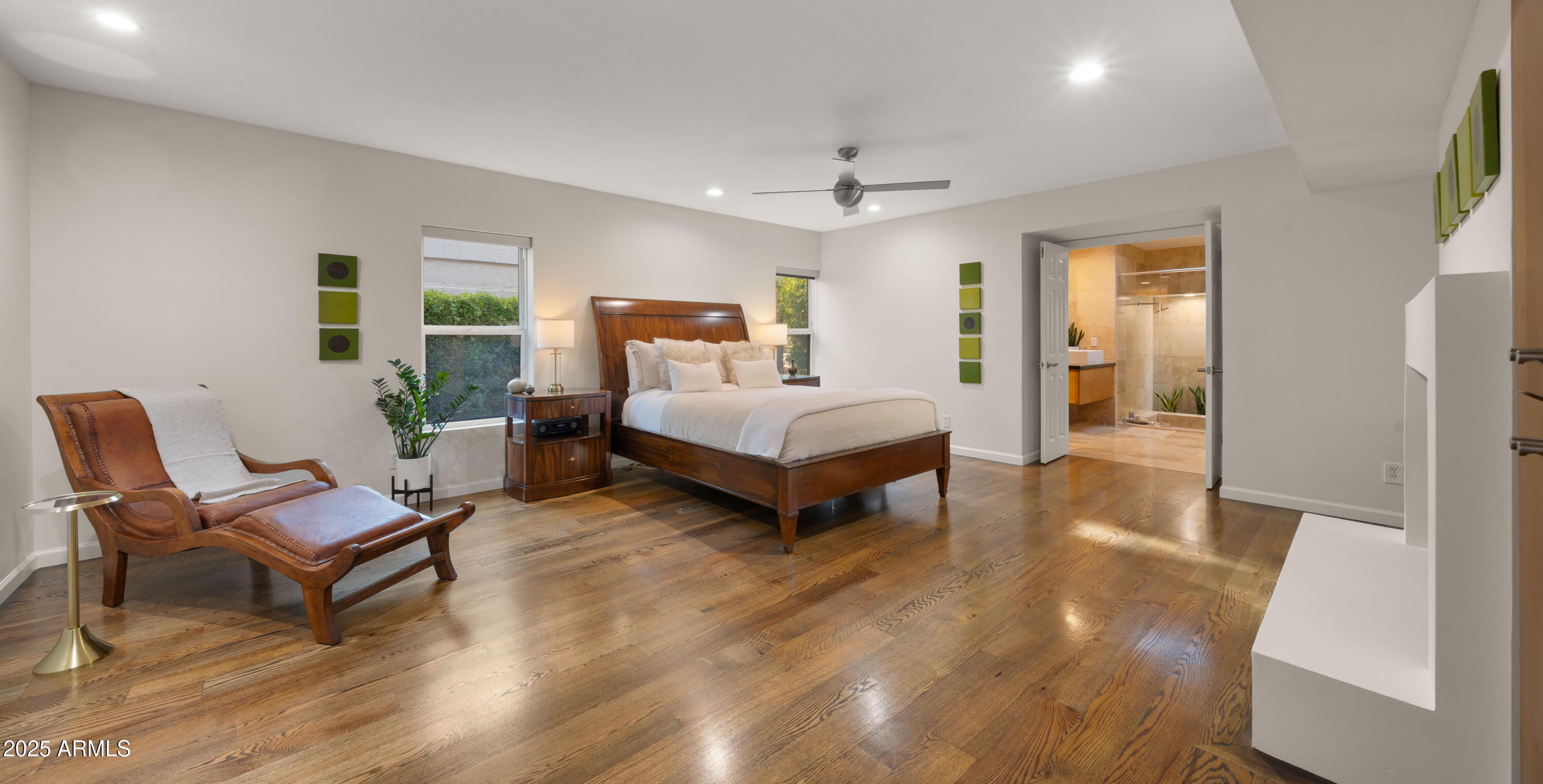 2423 E MARSHALL Avenue