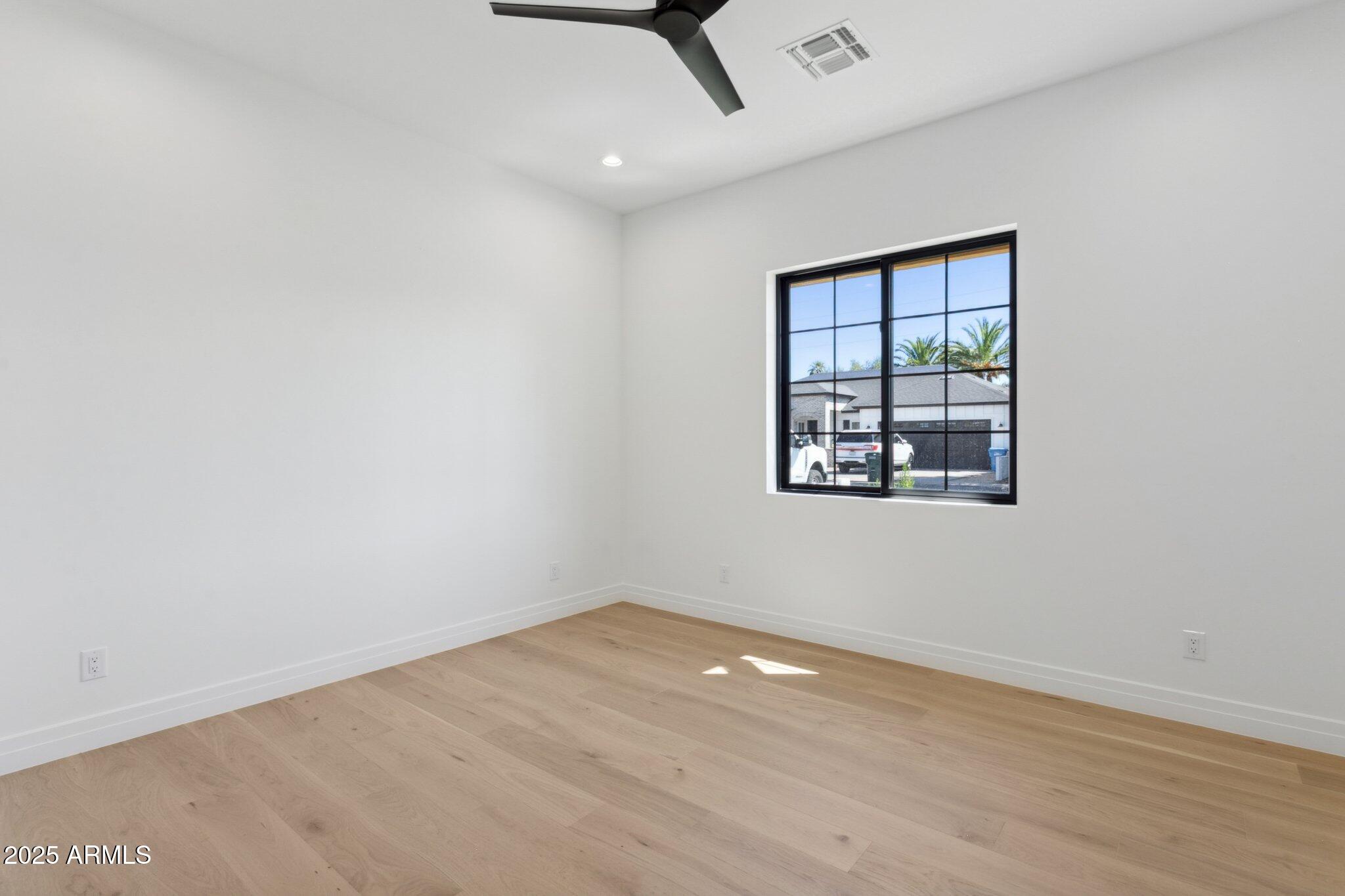 2942 N 47TH Place