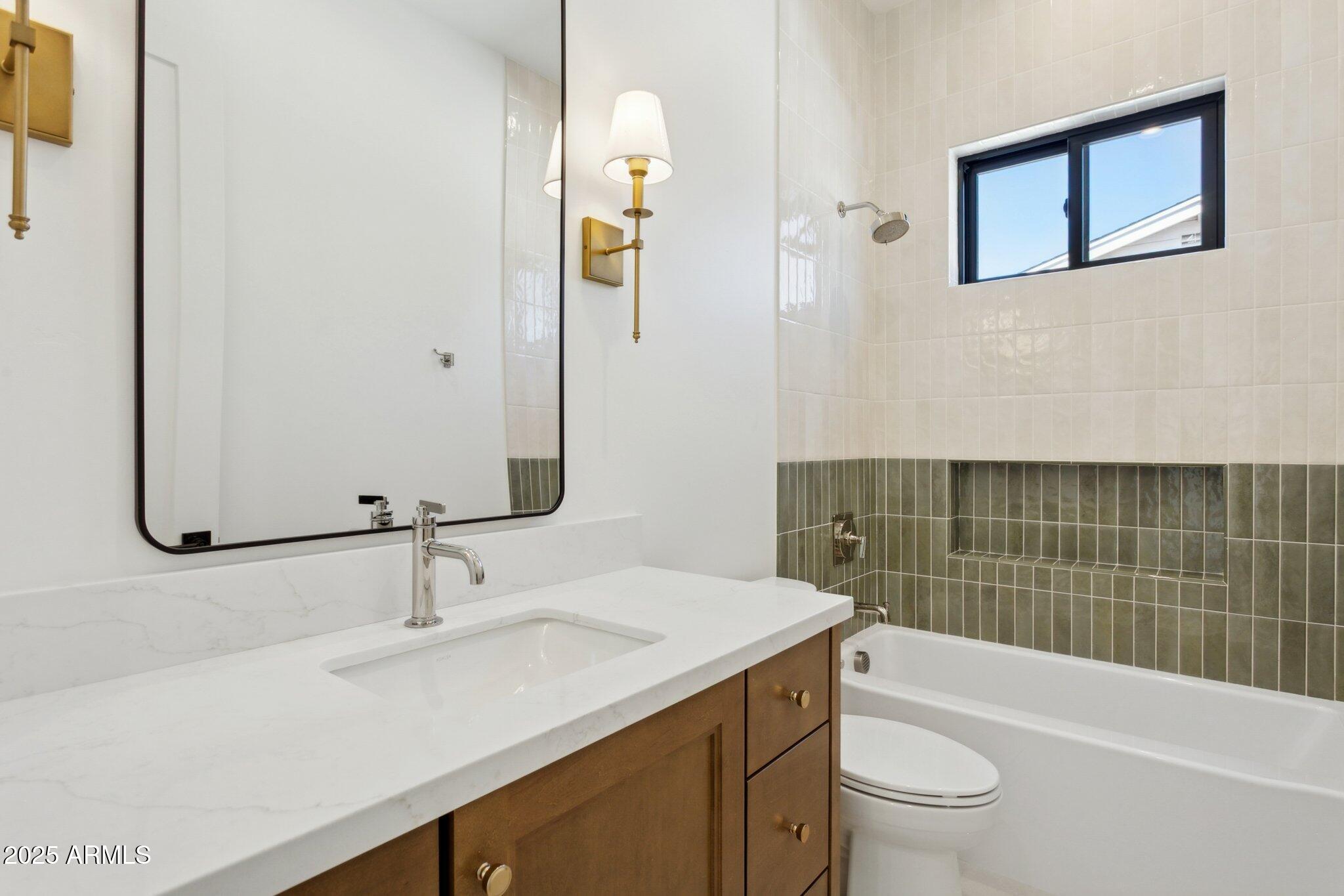 2942 N 47TH Place