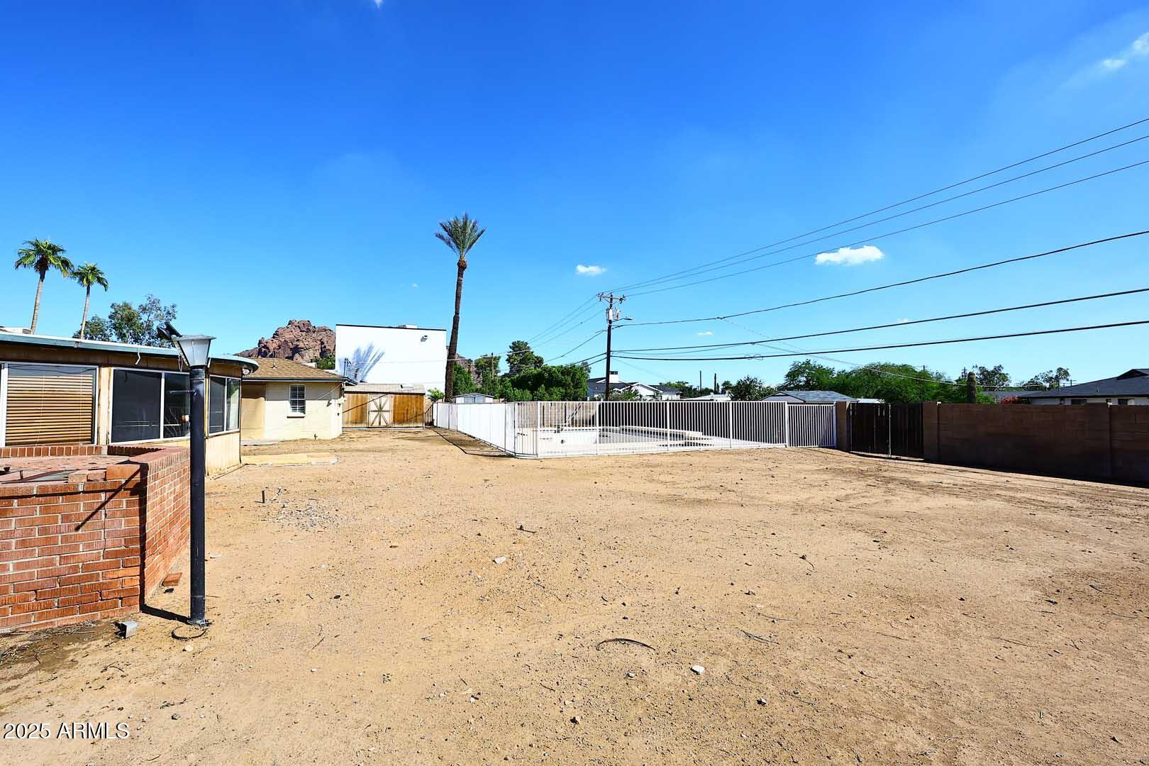 4211 E STANFORD Drive