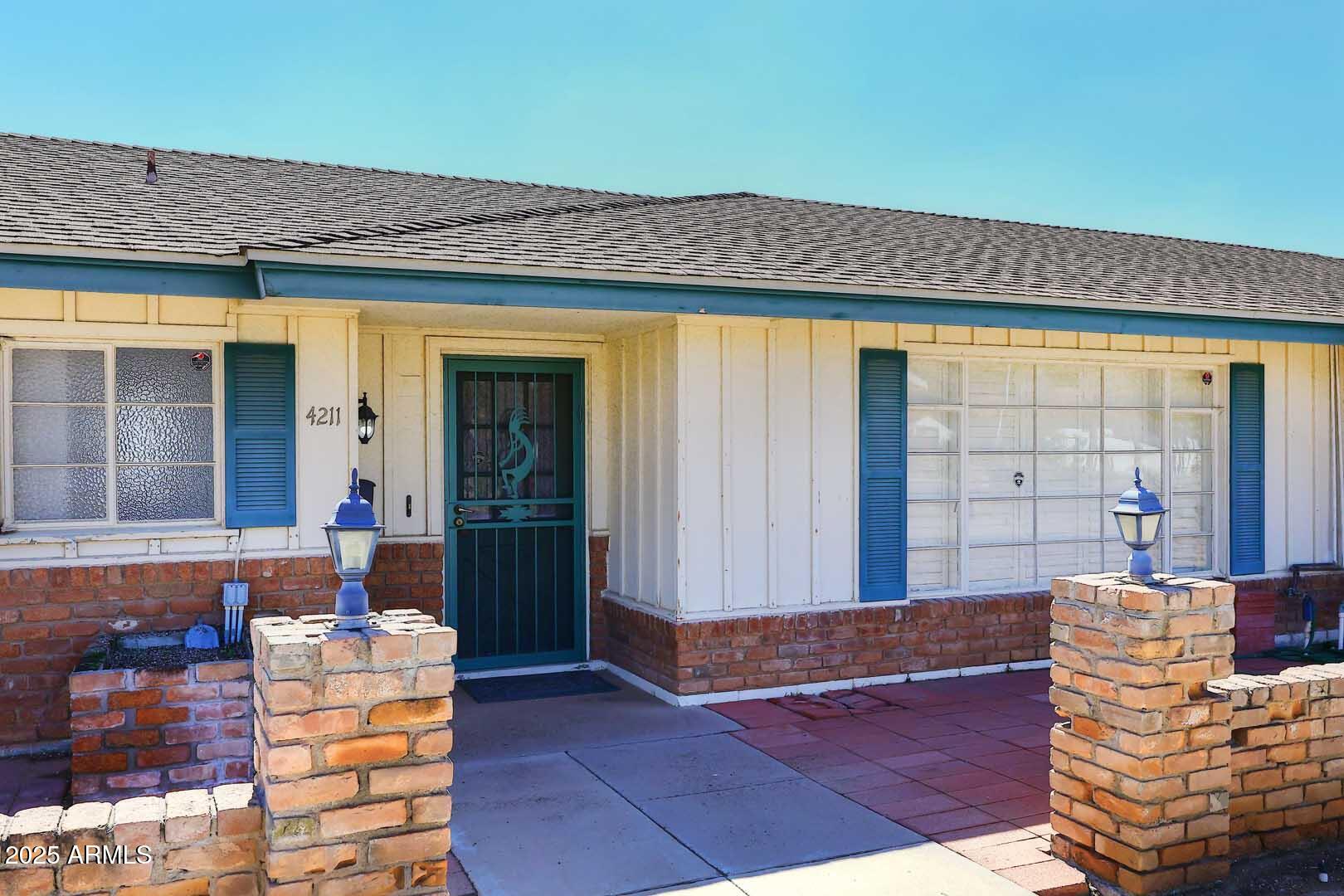 4211 E STANFORD Drive