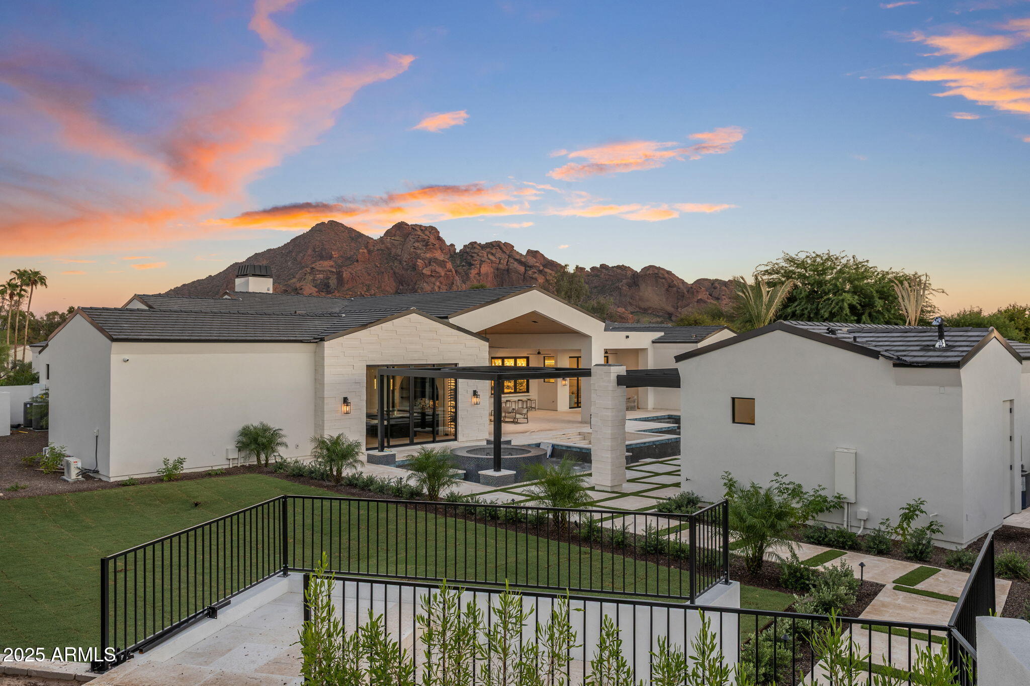4534 E PEBBLE RIDGE Road