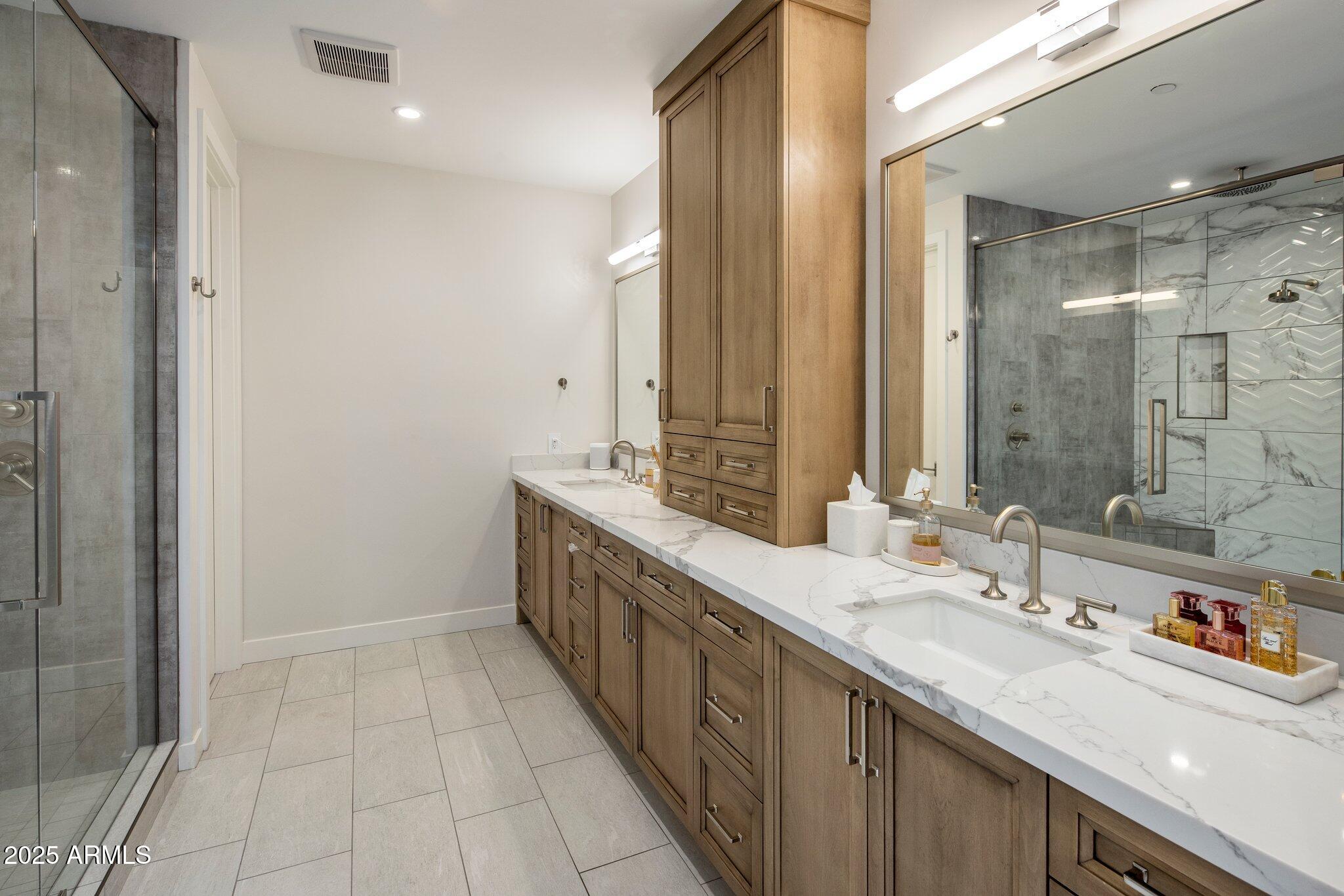 6500 E CAMELBACK Road, 1010